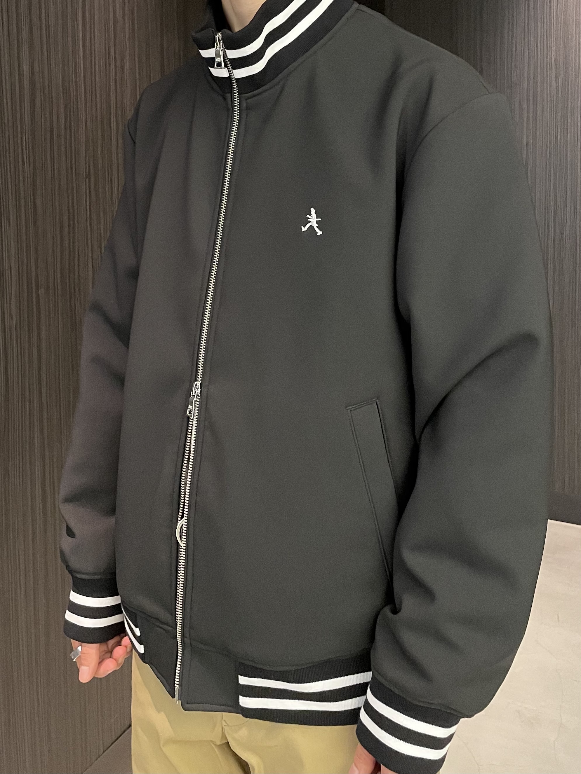 Okdさんの「TAKEO KIKUCHI｜【BOWLER HAT LABEL】ダウンファブリック トラックジャケット」を使ったコーディネート
