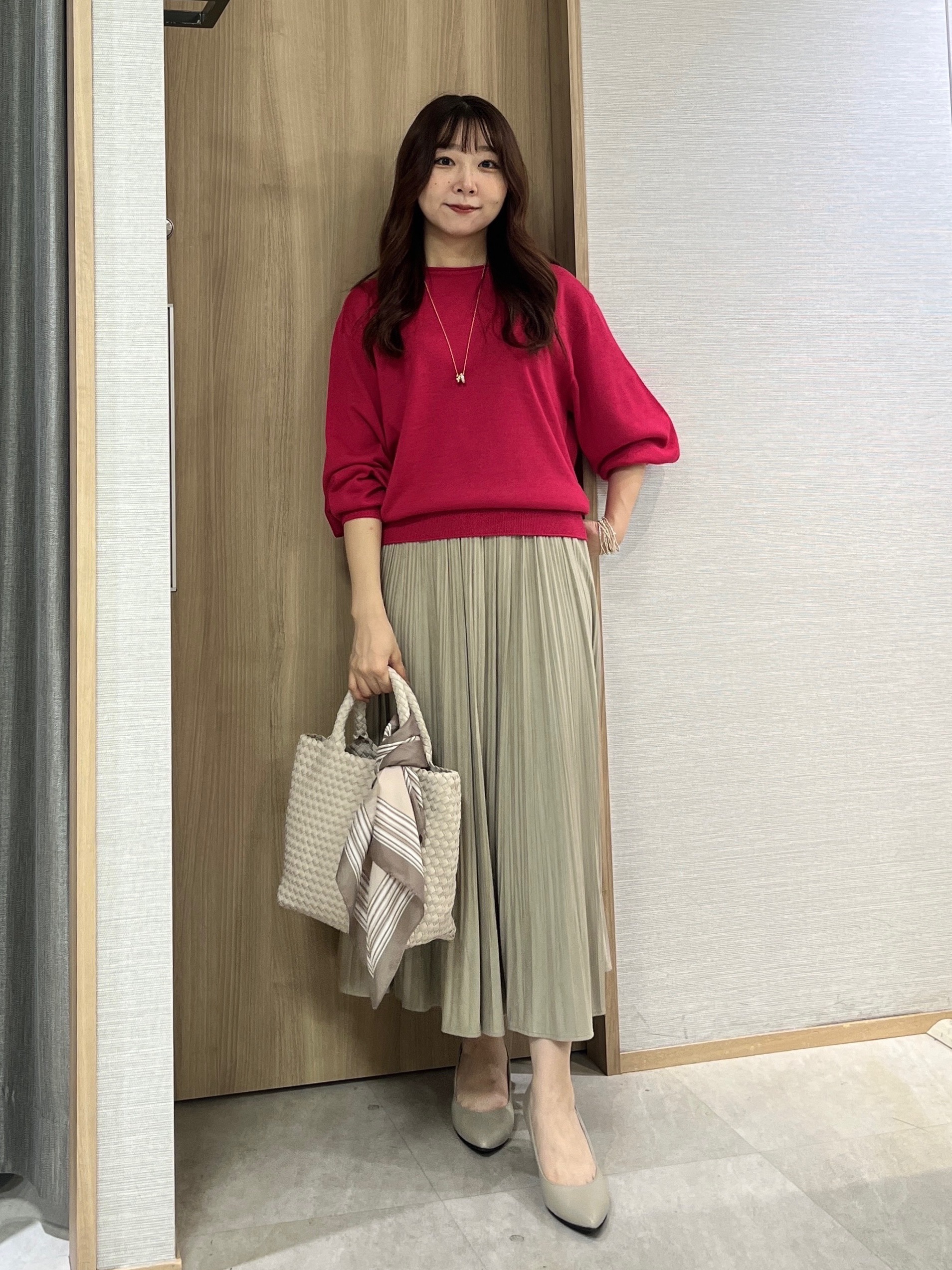 KAHOさんの「UNTITLED｜【大人の抜け感/8色展開】ボリュームスリーブニットプルオーバー」を使ったコーディネート