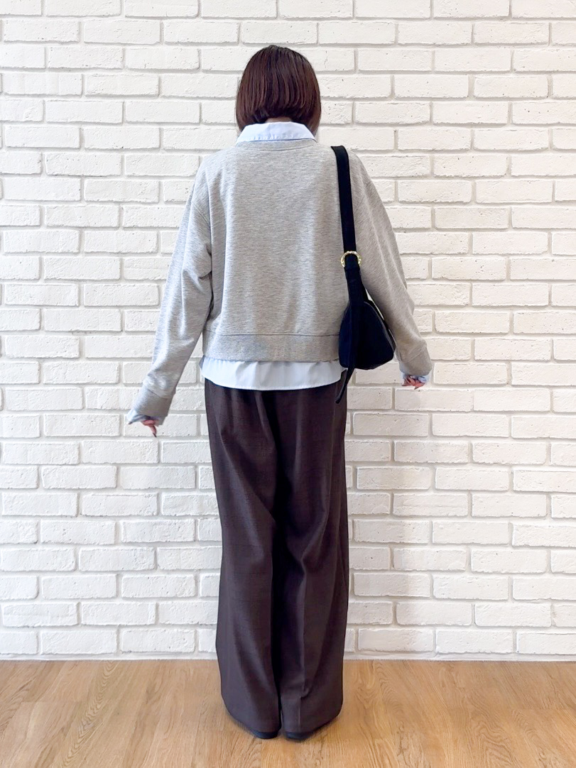 𝐜𝐡𝐢𝐤𝐚さんの「SHOO･LA･RUE｜【S-LL/洗濯機可】一枚でレイヤード感が完成する シャツドッキング裏毛トップス」を使ったコーディネート