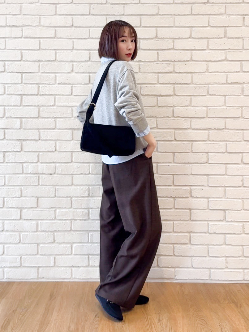 𝐜𝐡𝐢𝐤𝐚さんの「SHOO･LA･RUE｜【S-LL/洗濯機可】一枚でレイヤード感が完成する シャツドッキング裏毛トップス」を使ったコーディネート