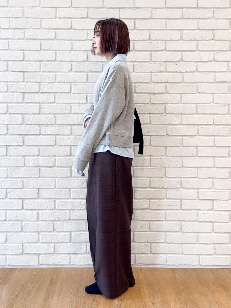 𝐜𝐡𝐢𝐤𝐚さんの「SHOO･LA･RUE｜【S-LL/洗濯機可】一枚でレイヤード感が完成する シャツドッキング裏毛トップス」を使ったコーディネート
