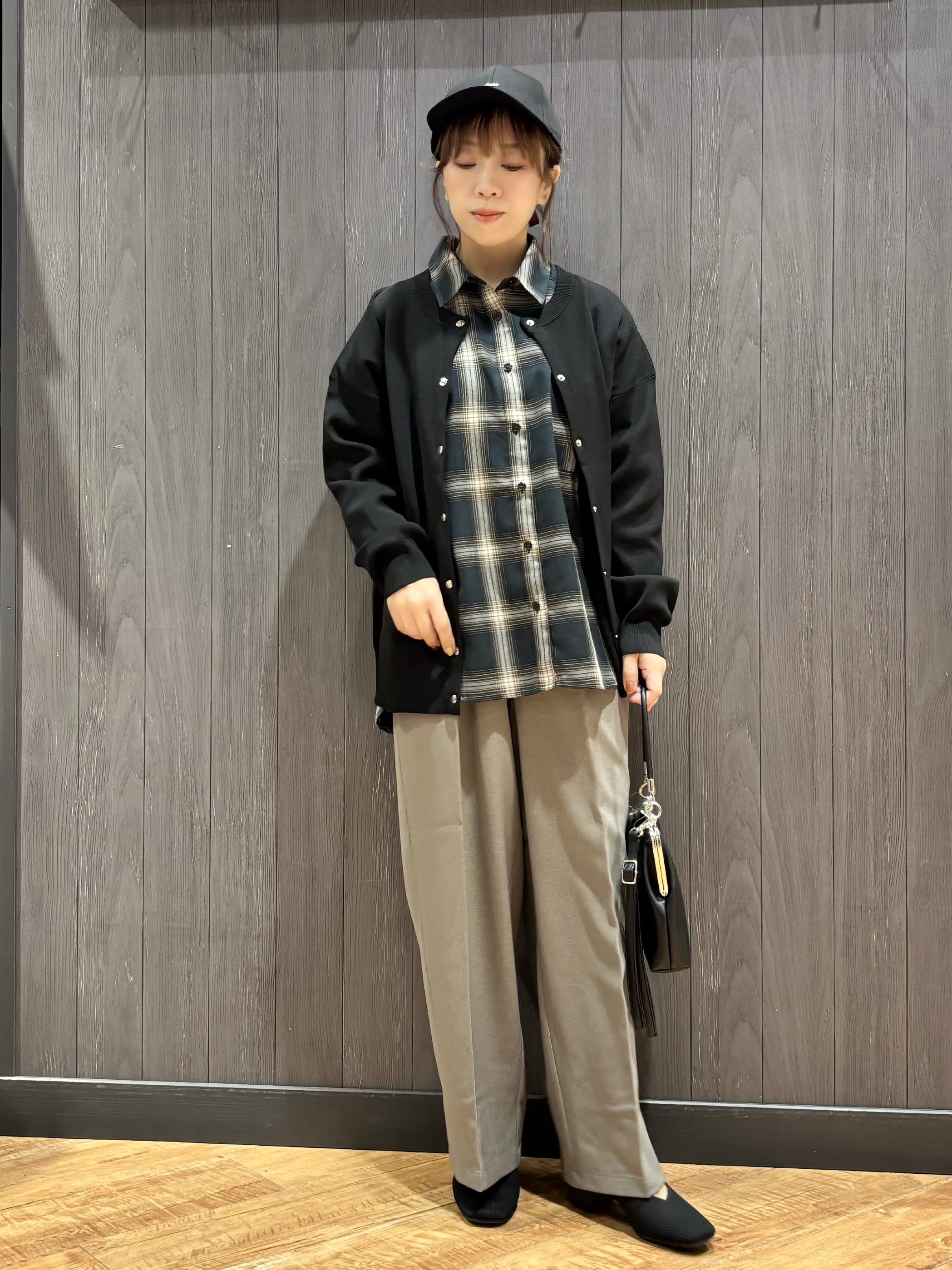 meiさんの「SHOO･LA･RUE｜【セットアップ可/洗濯機可】軽やかに羽織れる スポンディッシュ ニットカーディガン」を使ったコーディネート