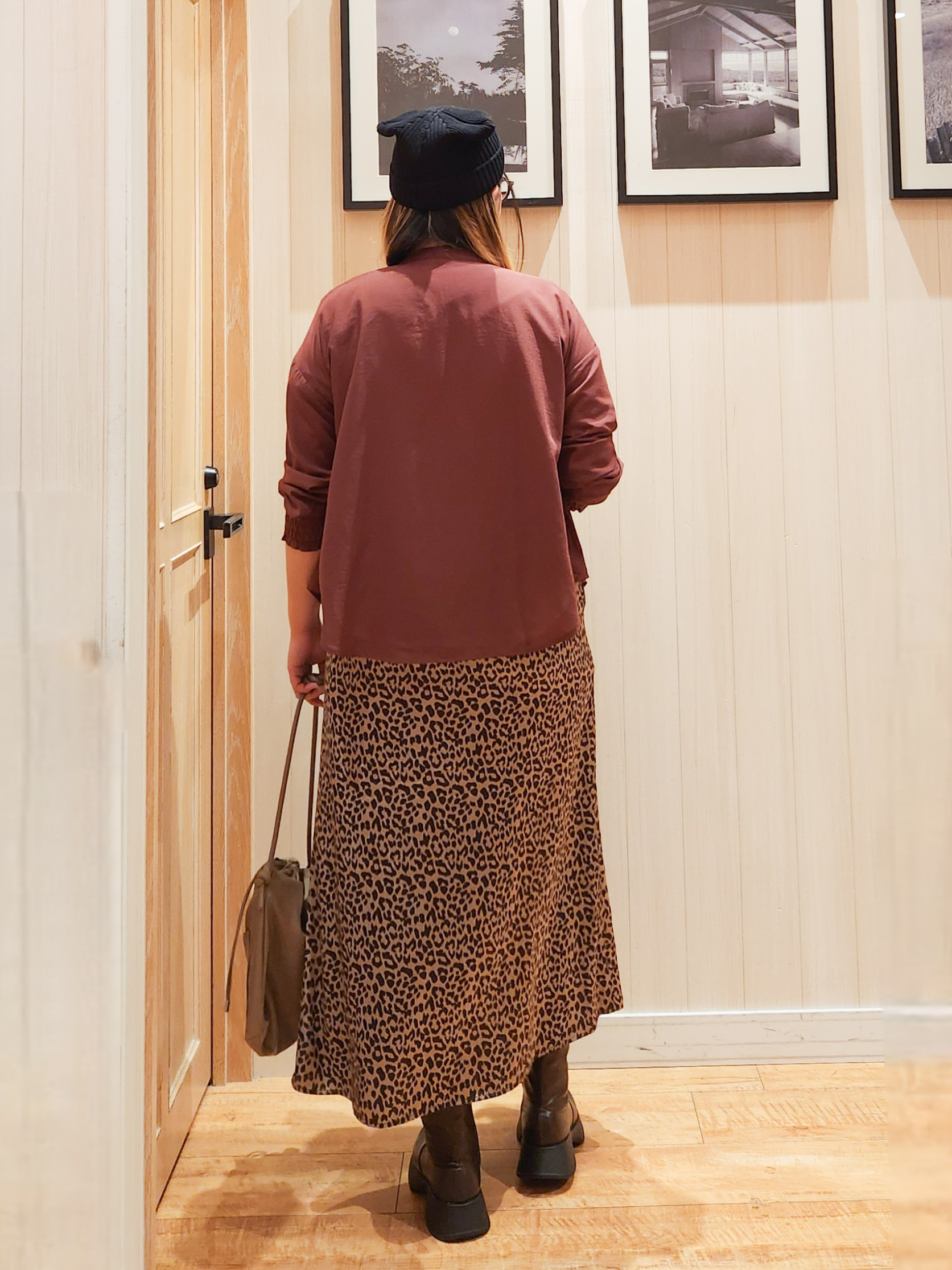 れーやんさんの「SHOO･LA･RUE｜【洗濯後しわになりにくい/S-LL】こなれ見え ゆるっと キーネック金ボタンポケットシャツ」を使ったコーディネート