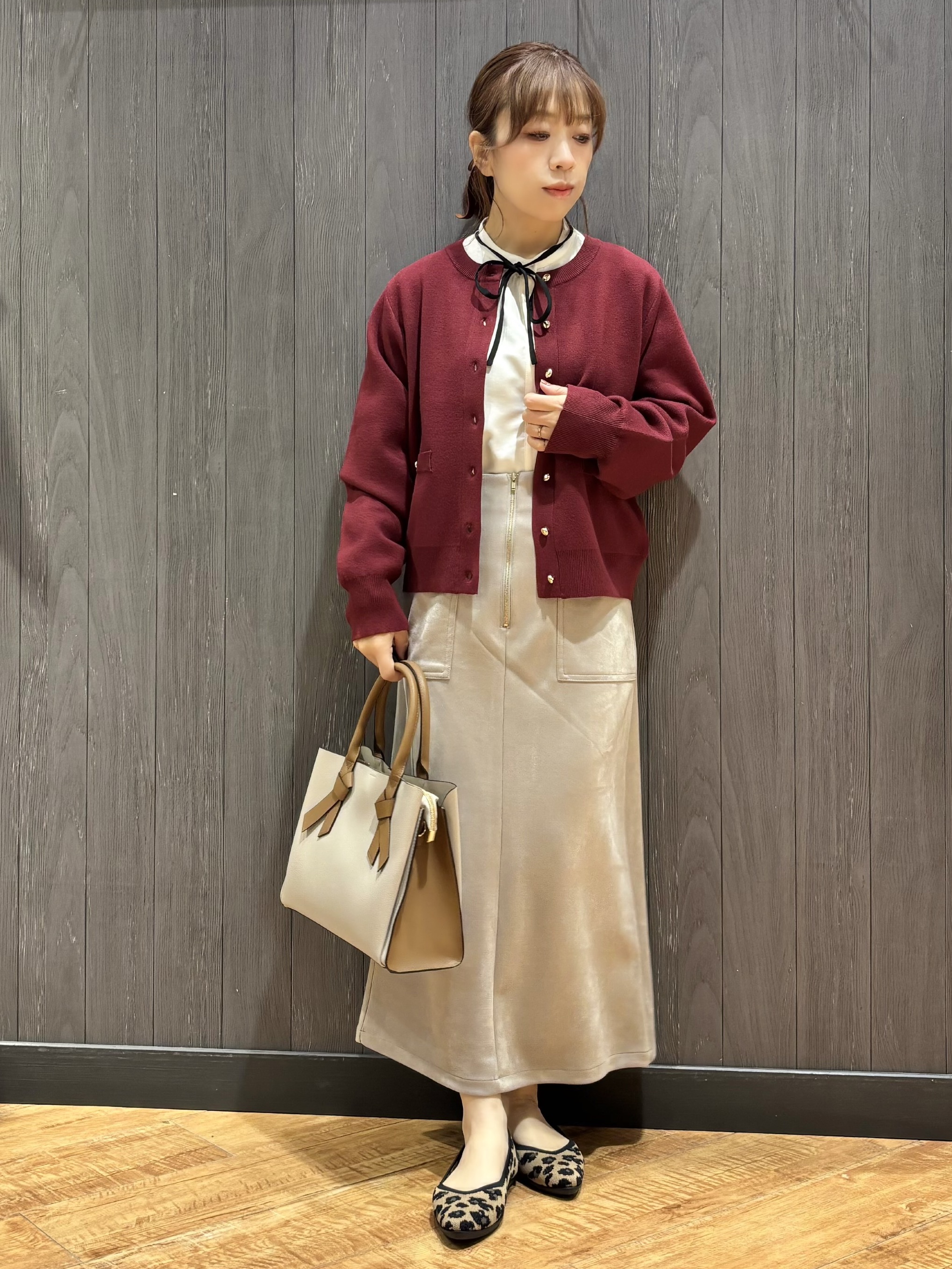 meiさんの「SHOO･LA･RUE｜【洗濯機可/S-LL】もちもちで心地よい もちここニットカーディガン」を使ったコーディネート