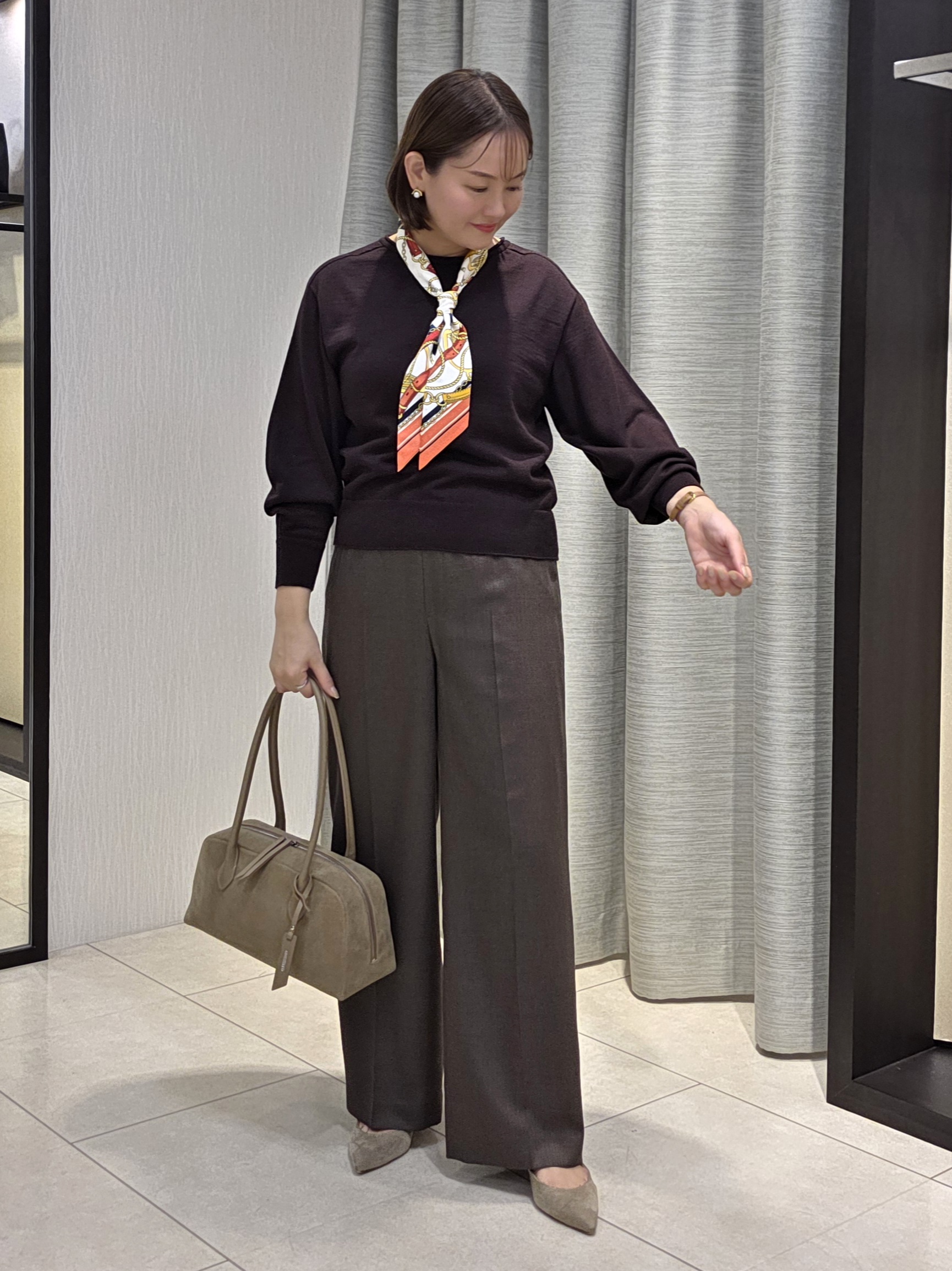 naokoさんの「UNTITLED｜【大人の抜け感/8色展開】ボリュームスリーブニットプルオーバー」を使ったコーディネート