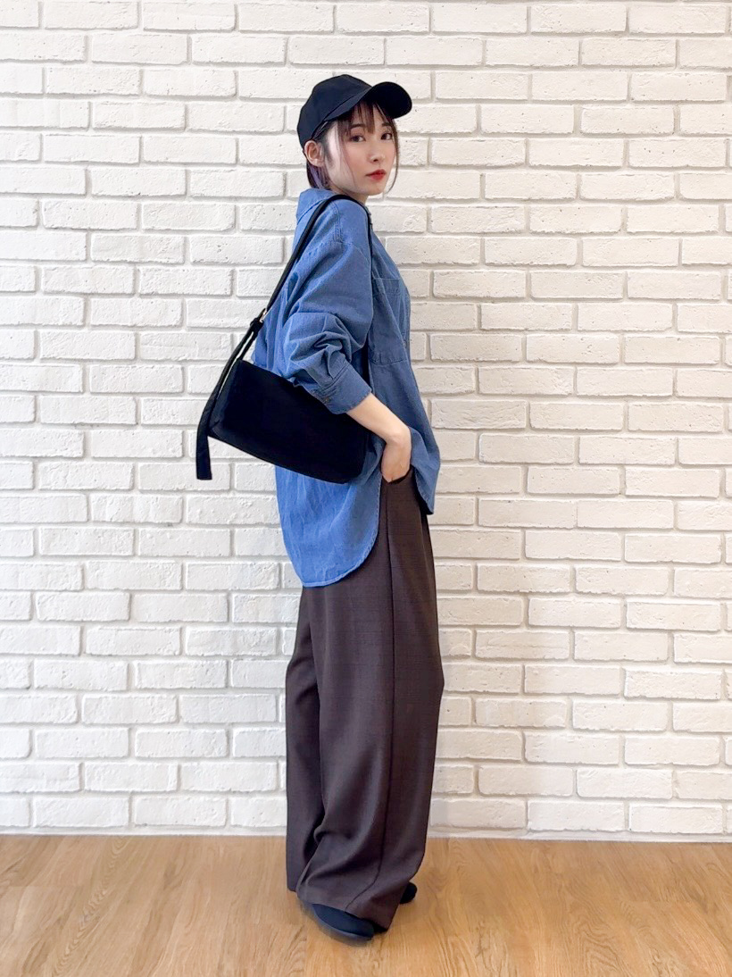 𝐜𝐡𝐢𝐤𝐚さんの「SHOO･LA･RUE｜【S-LL/洗濯機可/体型カバー】ライトオンスデニム ダブルポケット オーバーサイズシャツ」を使ったコーディネート