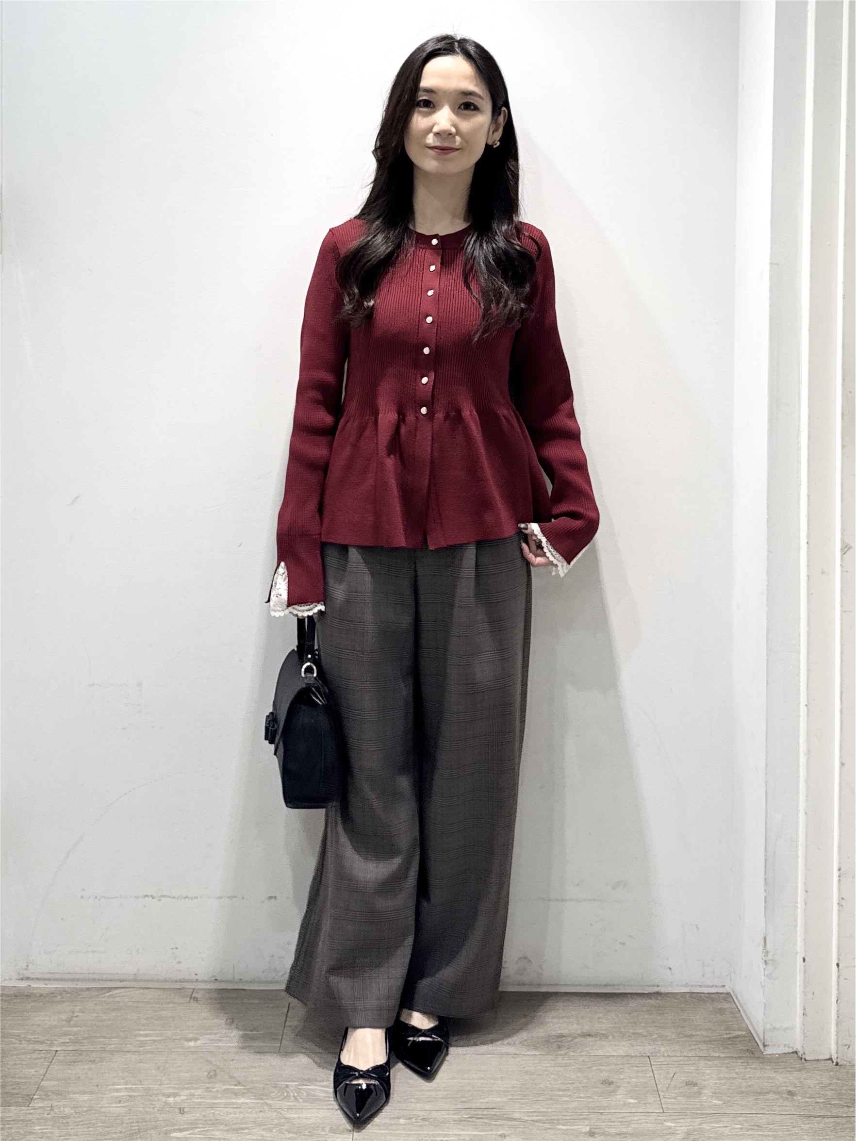 yuicciさんの「OPAQUE.CLIP｜【上品見えの袖レース】ペプラム カーディガン」を使ったコーディネート
