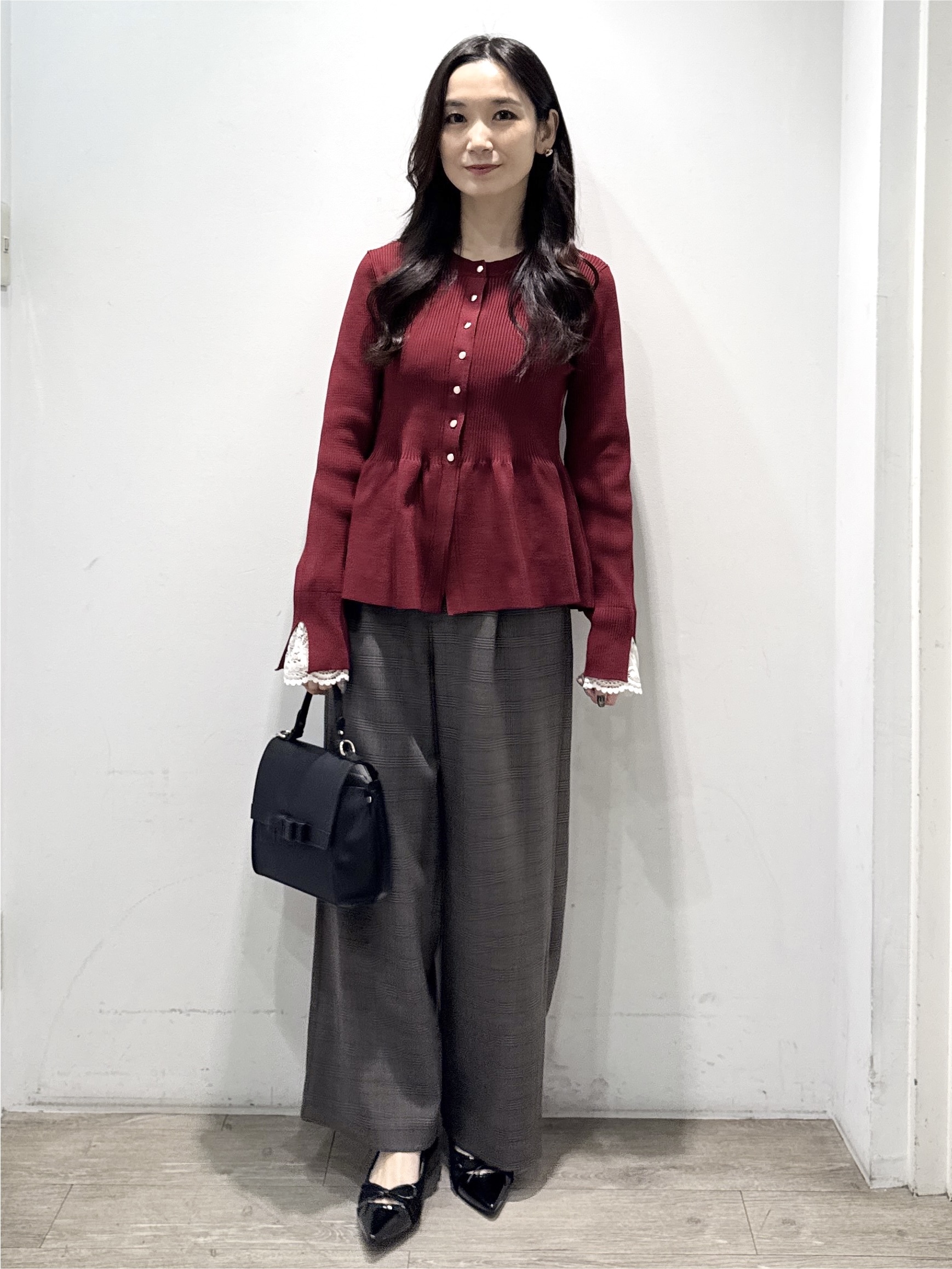 yuicciさんの「OPAQUE.CLIP｜【上品見えの袖レース】ペプラム カーディガン」を使ったコーディネート
