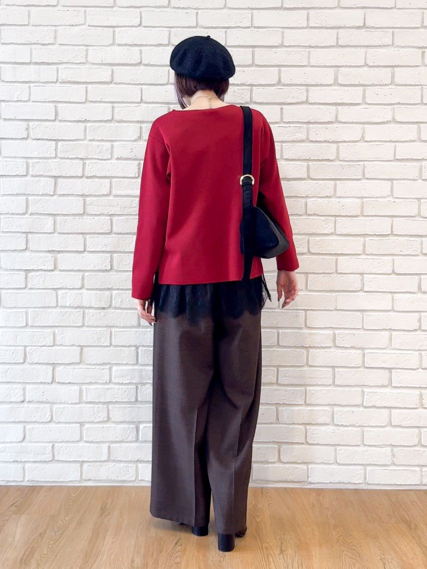 𝐜𝐡𝐢𝐤𝐚さんの「SHOO･LA･RUE｜【洗濯機可/S-LL】抜け感ある着こなしに 金ボタン付き スポンディッシュ クルーネックニット」を使ったコーディネート