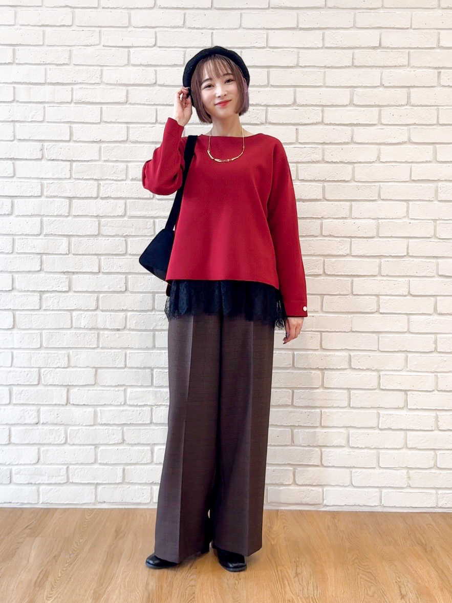 𝐜𝐡𝐢𝐤𝐚さんの「SHOO･LA･RUE｜【洗濯機可/S-LL】抜け感ある着こなしに 金ボタン付き スポンディッシュ クルーネックニット」を使ったコーディネート