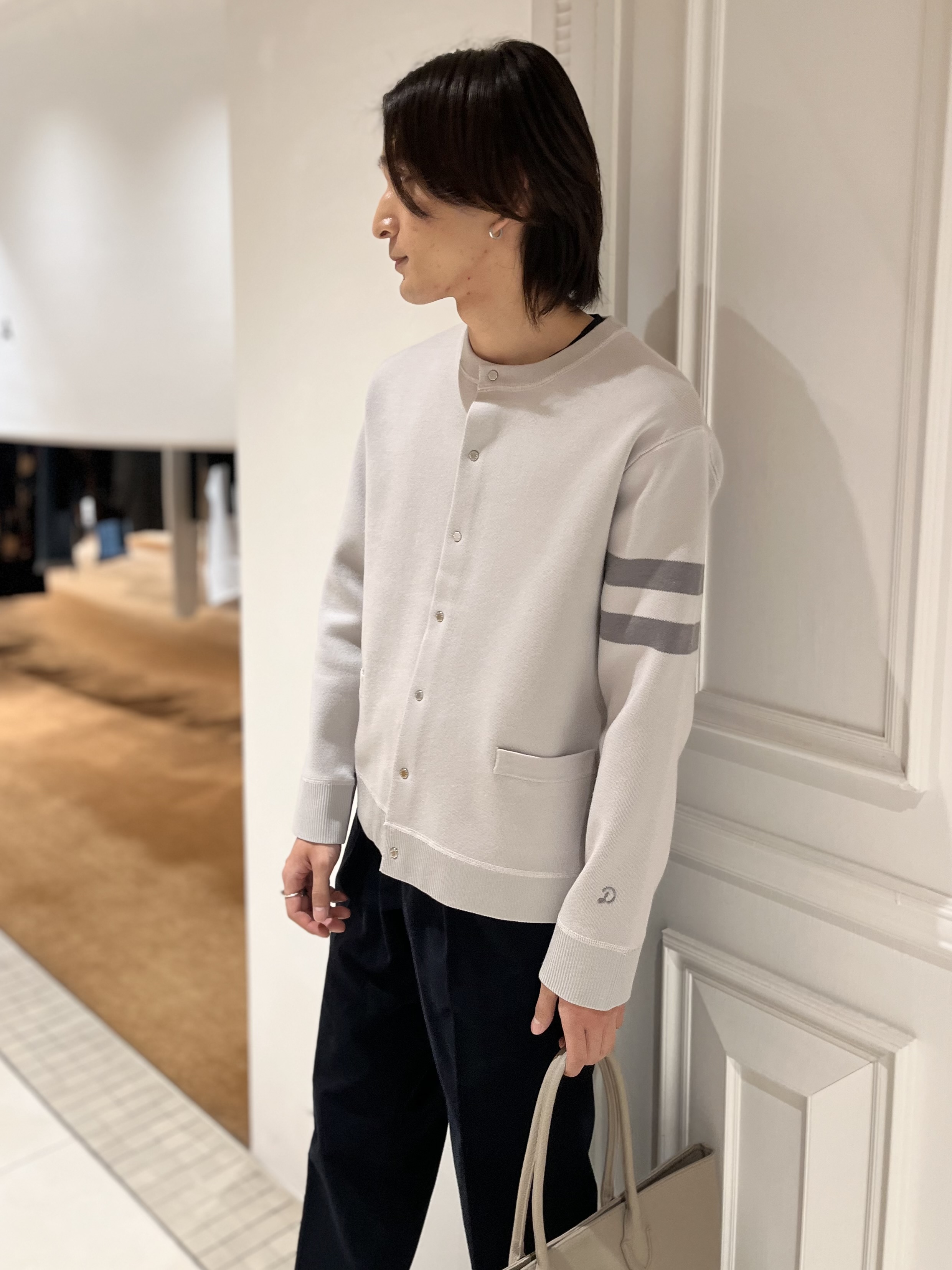 Watanabeさんの「DRESSTERIOR｜ウォッシャブル アームライン ラウンドカーディガン」を使ったコーディネート