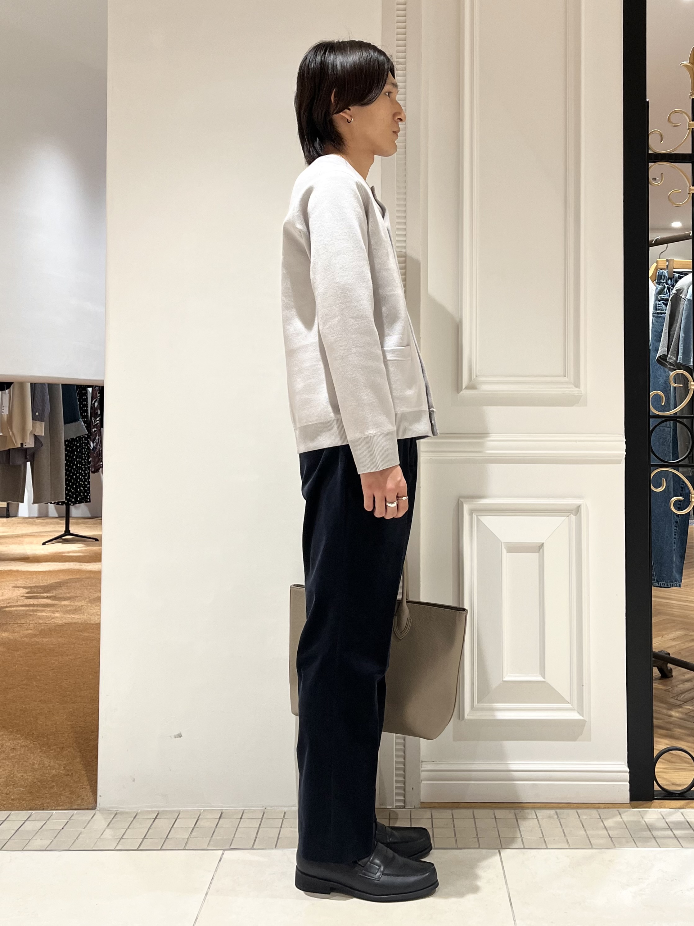 Watanabeさんの「DRESSTERIOR｜ウォッシャブル アームライン ラウンドカーディガン」を使ったコーディネート