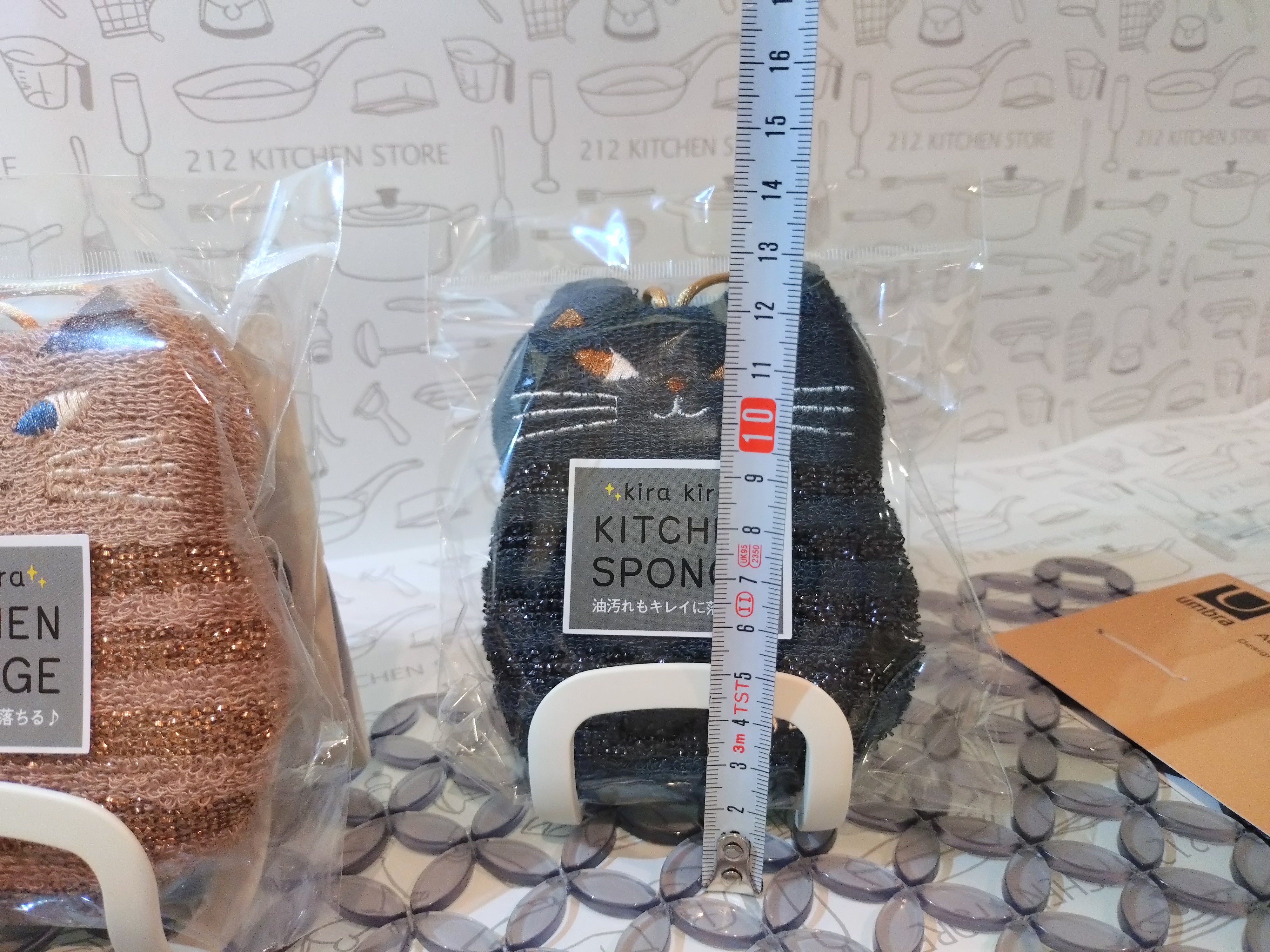 PANタナカさんの「212 KITCHEN STORE｜きらきらキッツチンスポンジ ネコ BK」を使ったコーディネート