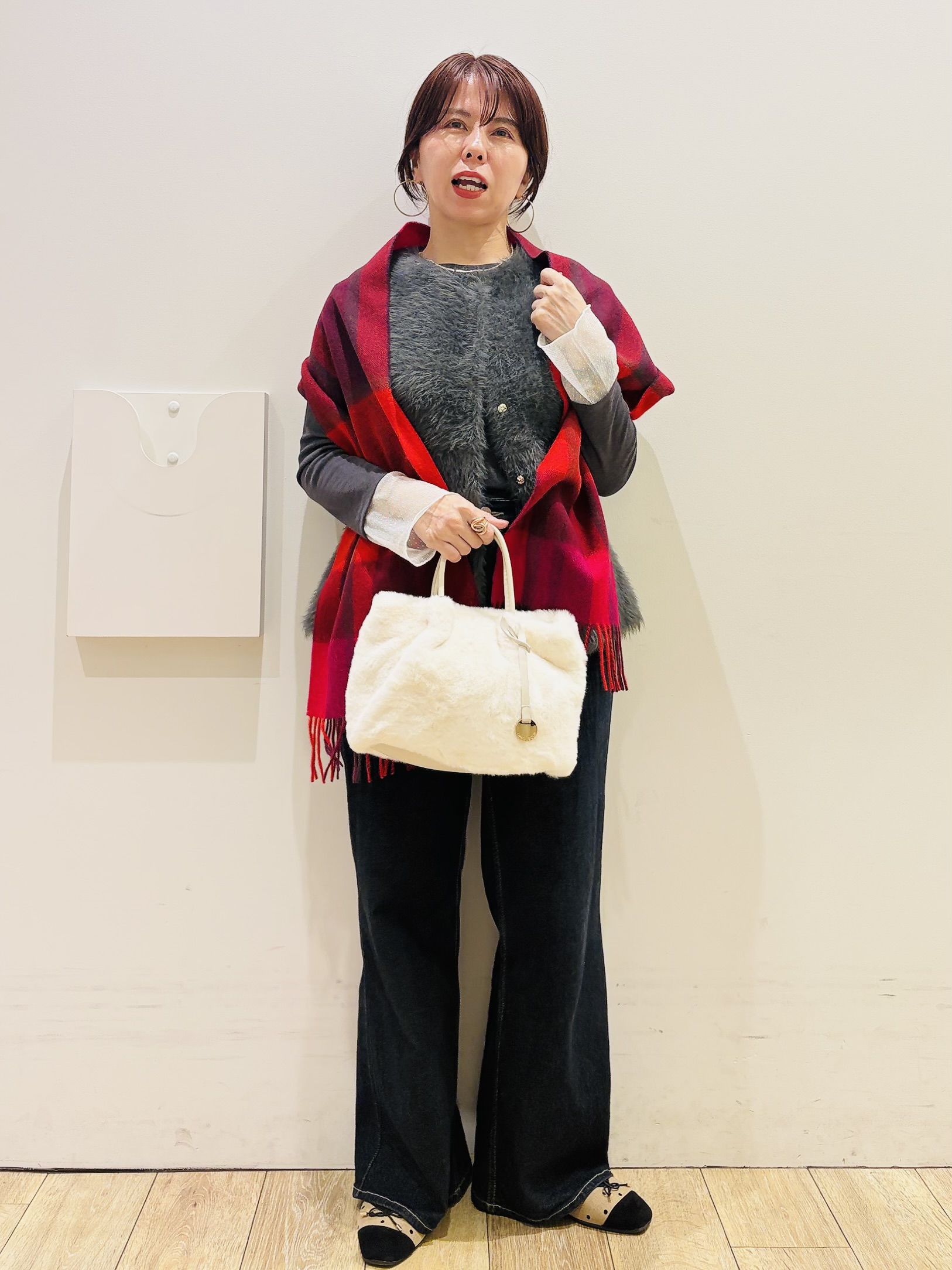 YUKOさんの「index｜フェザーニットペプラムジレ【洗濯機OK】」を使ったコーディネート