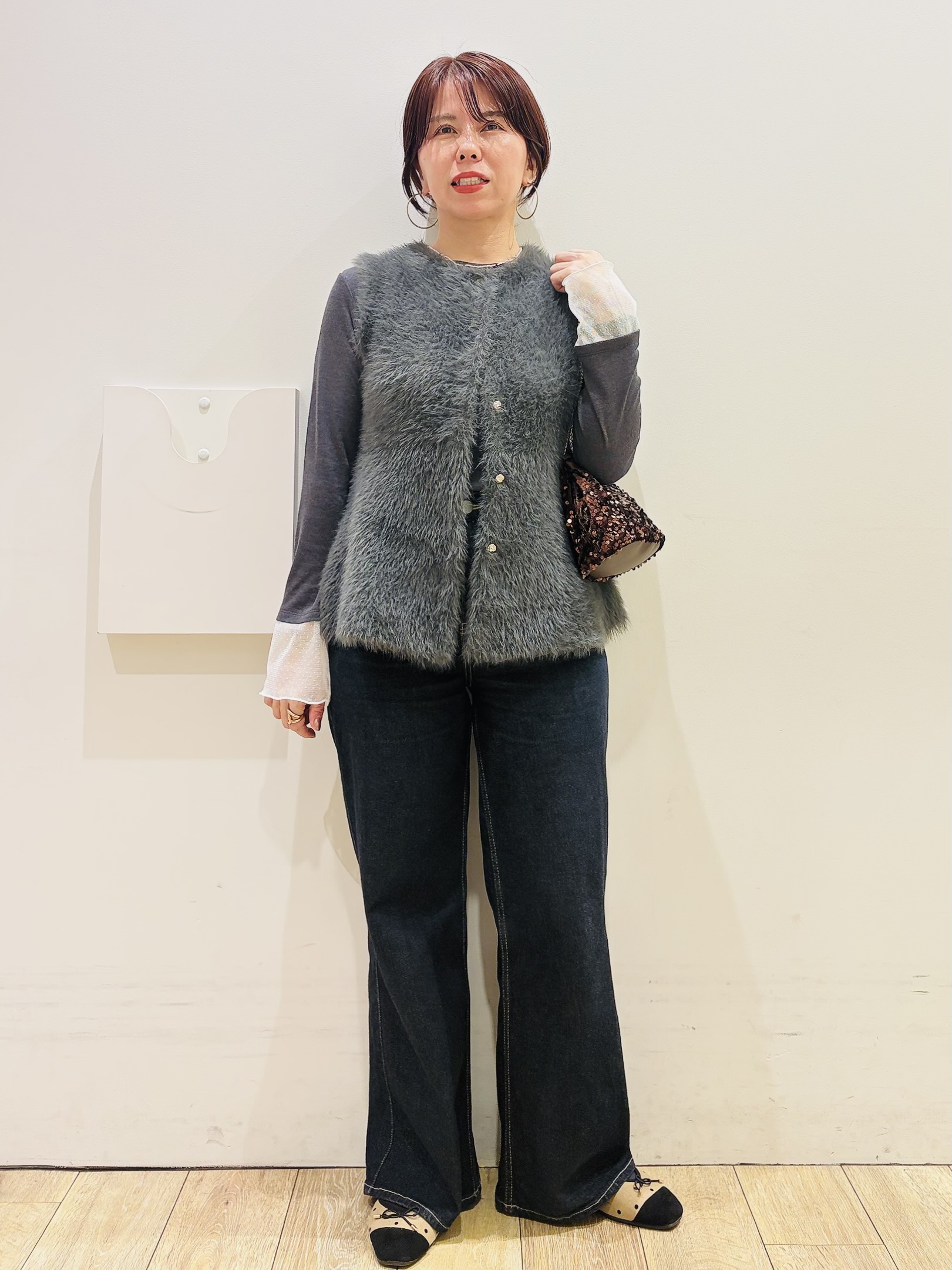 YUKOさんの「index｜フェザーニットペプラムジレ【洗濯機OK】」を使ったコーディネート
