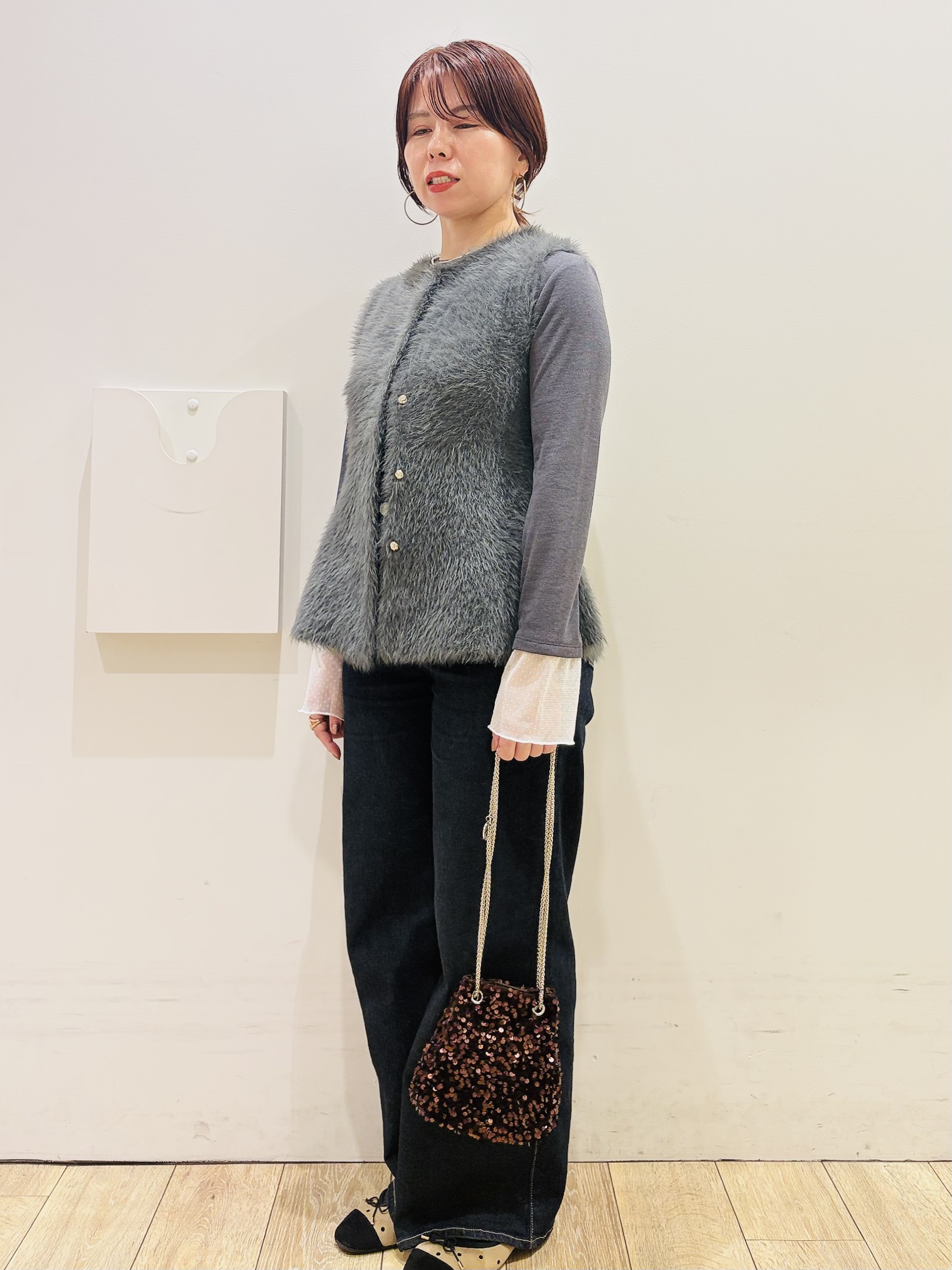 YUKOさんの「index｜フェザーニットペプラムジレ【洗濯機OK】」を使ったコーディネート
