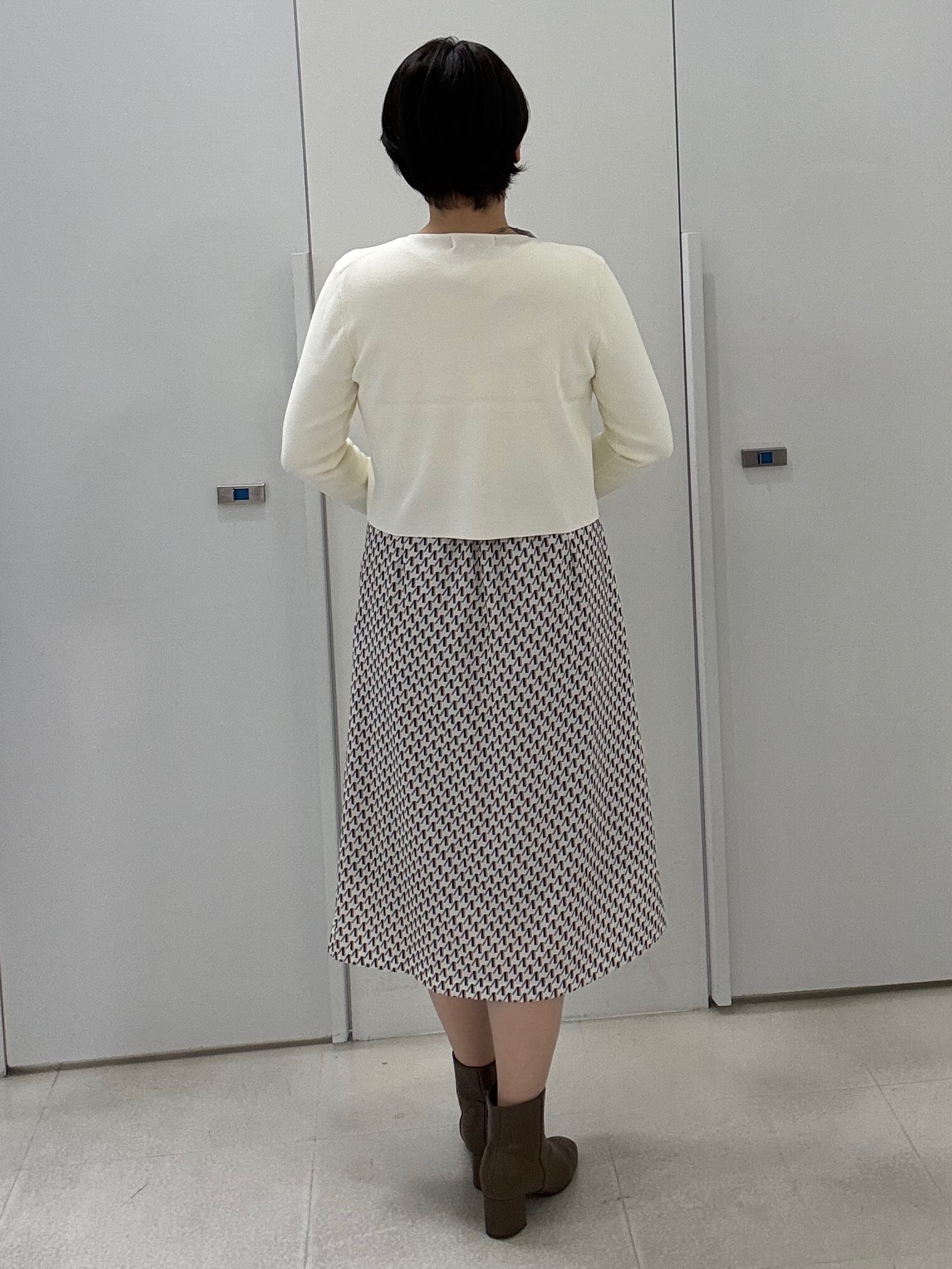 hIさんの「COUP DE CHANCE｜【手洗い可】異素材ドッキングワンピース」を使ったコーディネート
