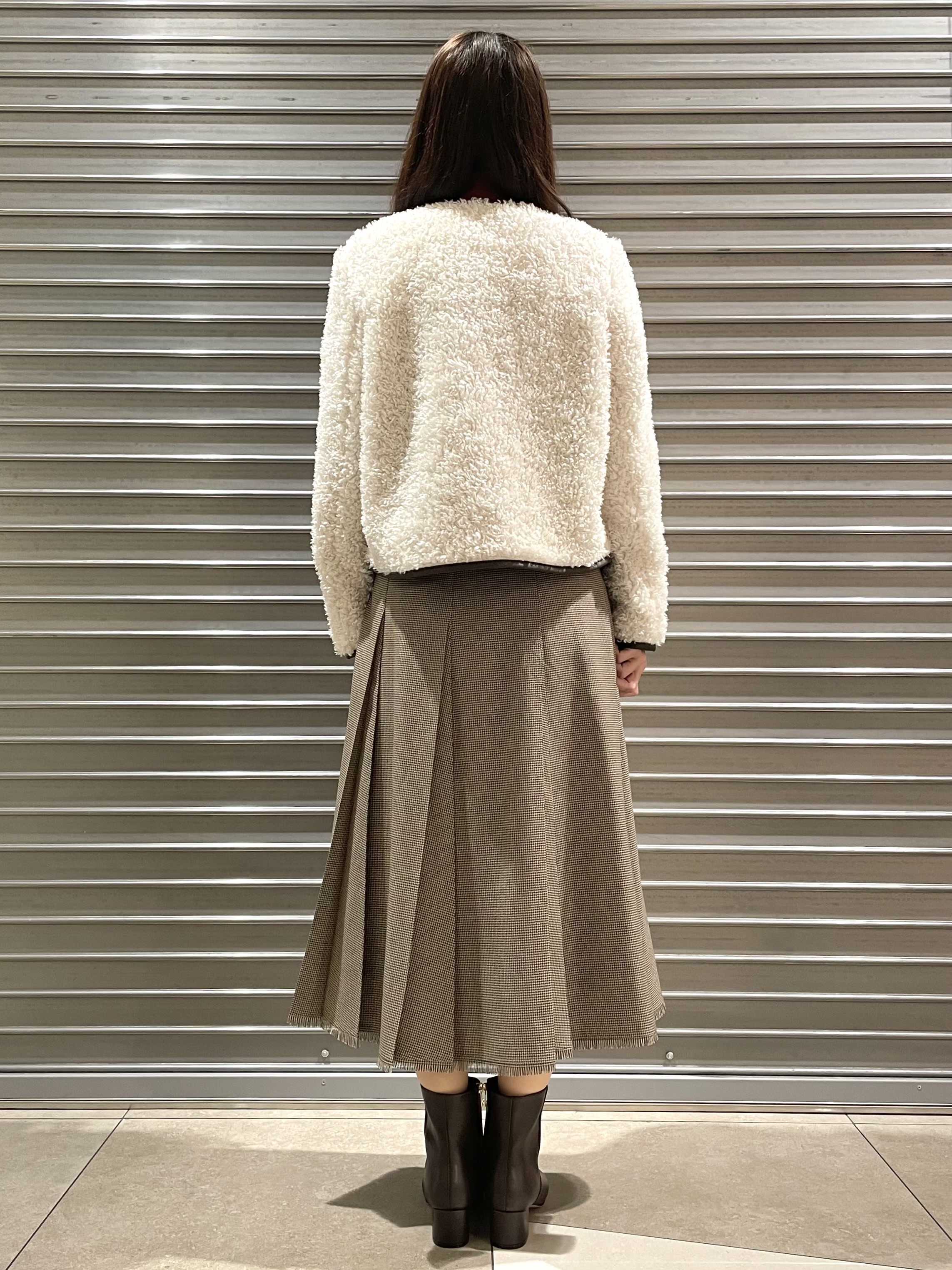 ことさんの「DRESSTERIOR｜ゴールドトグルボアジャケット」を使ったコーディネート