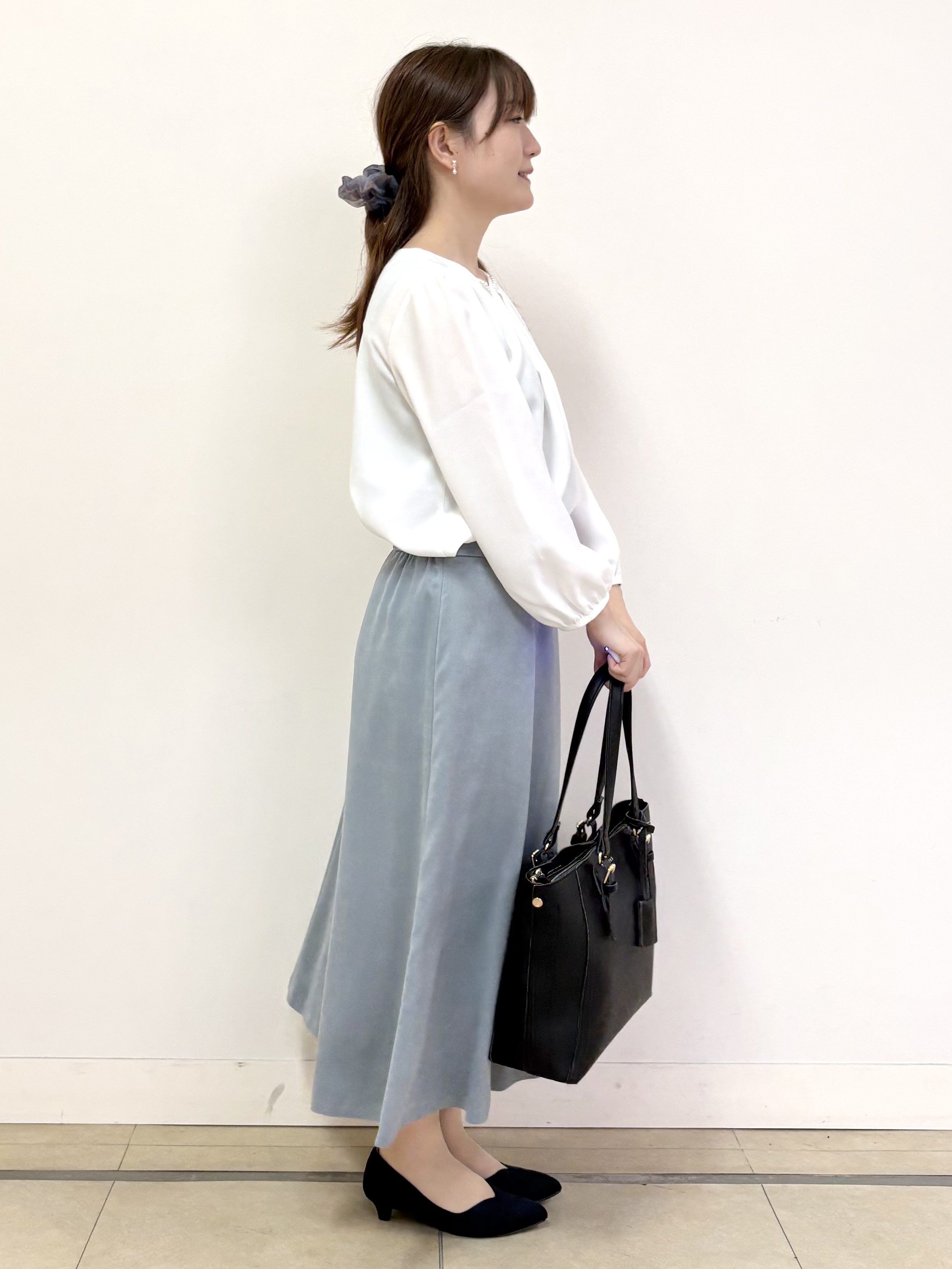 mikiさんの「Reflect｜【SS-4Lサイズ／通勤／セレモニー】パール調ボタンブラウス」を使ったコーディネート