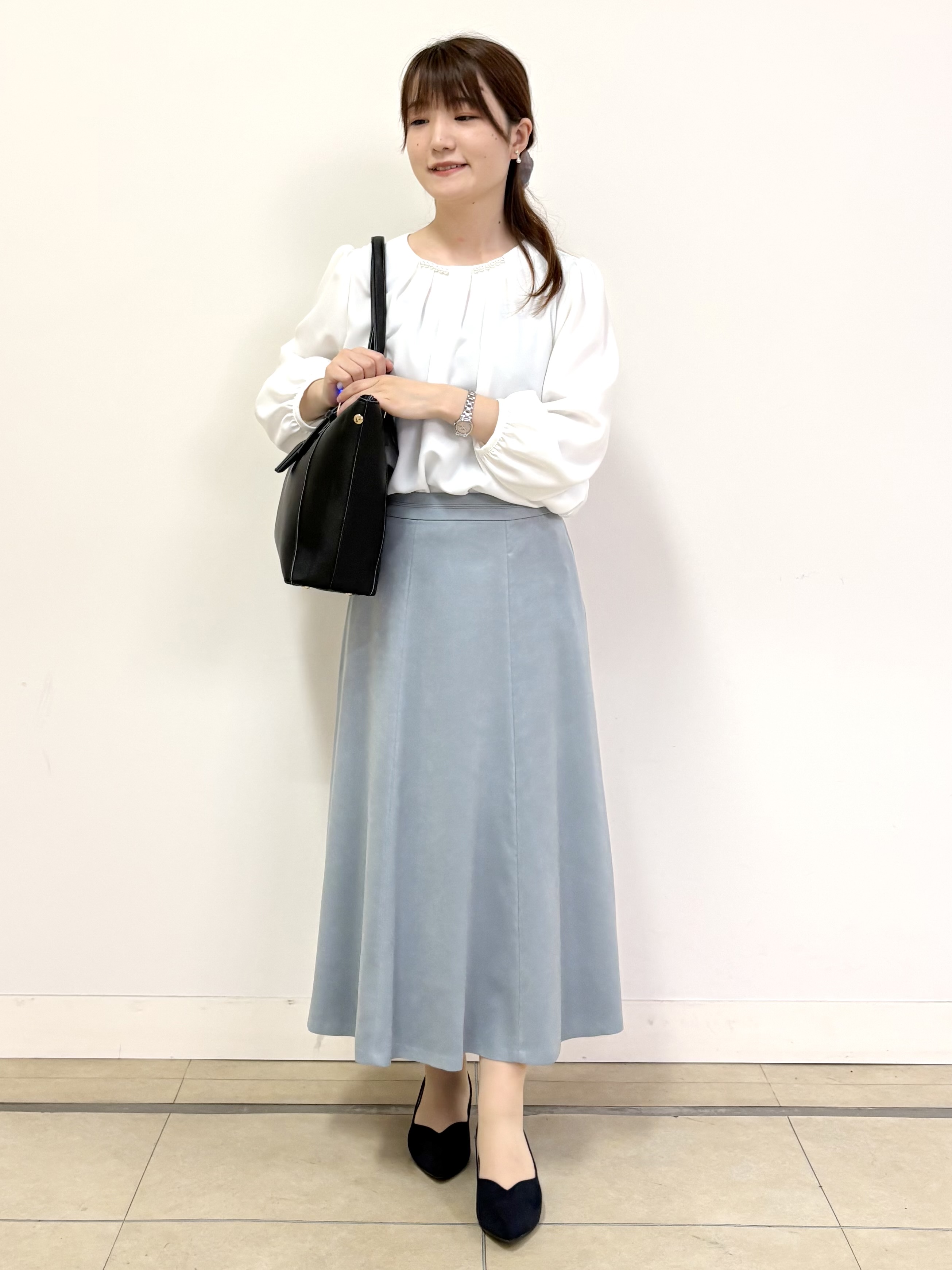 mikiさんの「Reflect｜【SS-4Lサイズ／通勤／セレモニー】パール調ボタンブラウス」を使ったコーディネート