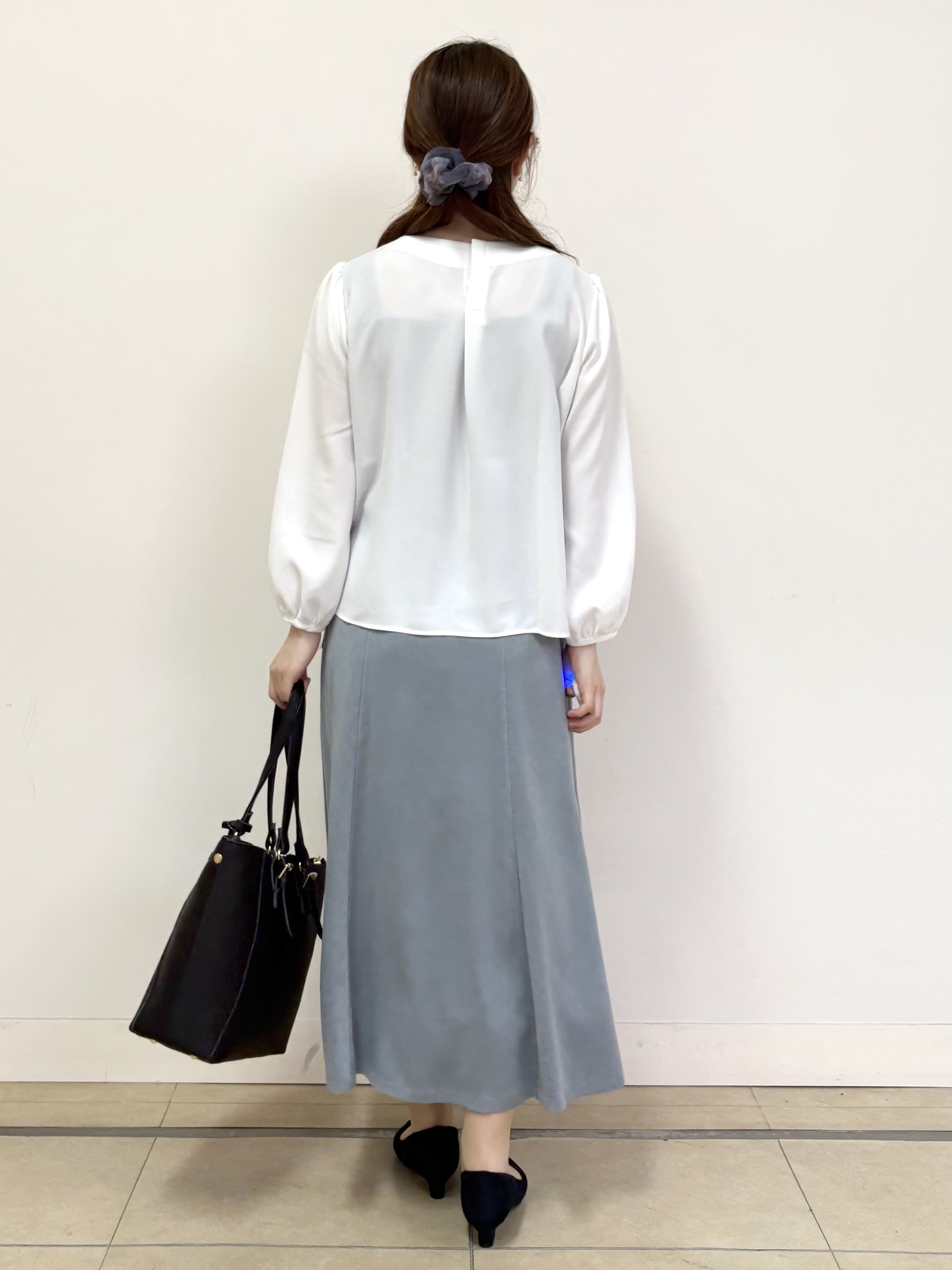 mikiさんの「Reflect｜【SS-4Lサイズ／通勤／セレモニー】パール調ボタンブラウス」を使ったコーディネート