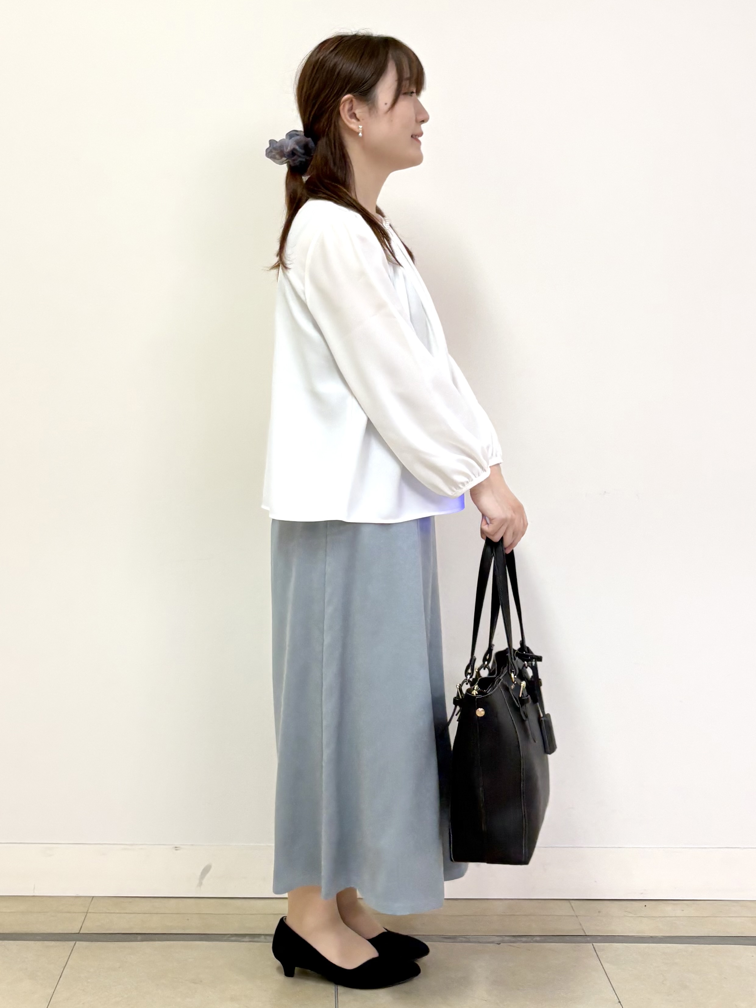 mikiさんの「Reflect｜【SS-4Lサイズ／通勤／セレモニー】パール調ボタンブラウス」を使ったコーディネート