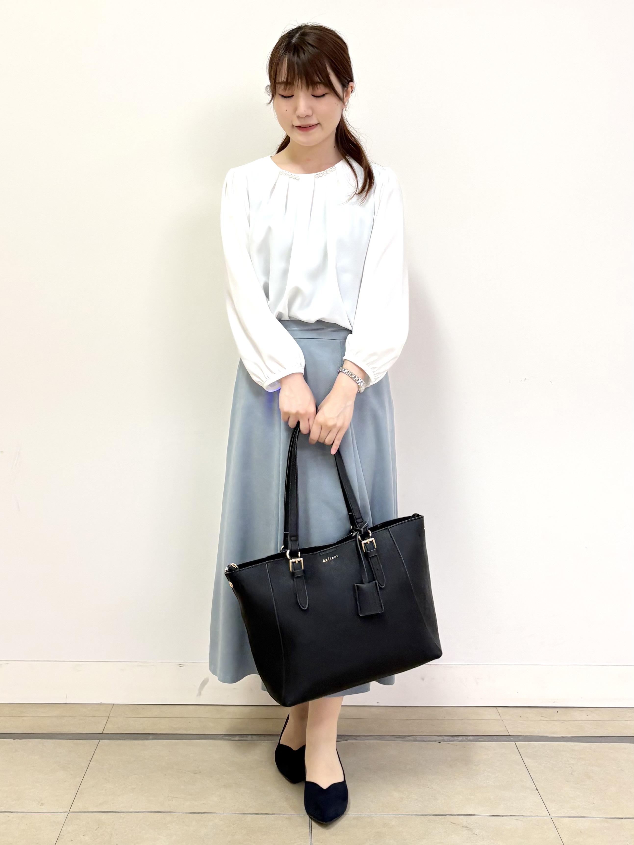 mikiさんの「Reflect｜【SS-4Lサイズ／通勤／セレモニー】パール調ボタンブラウス」を使ったコーディネート