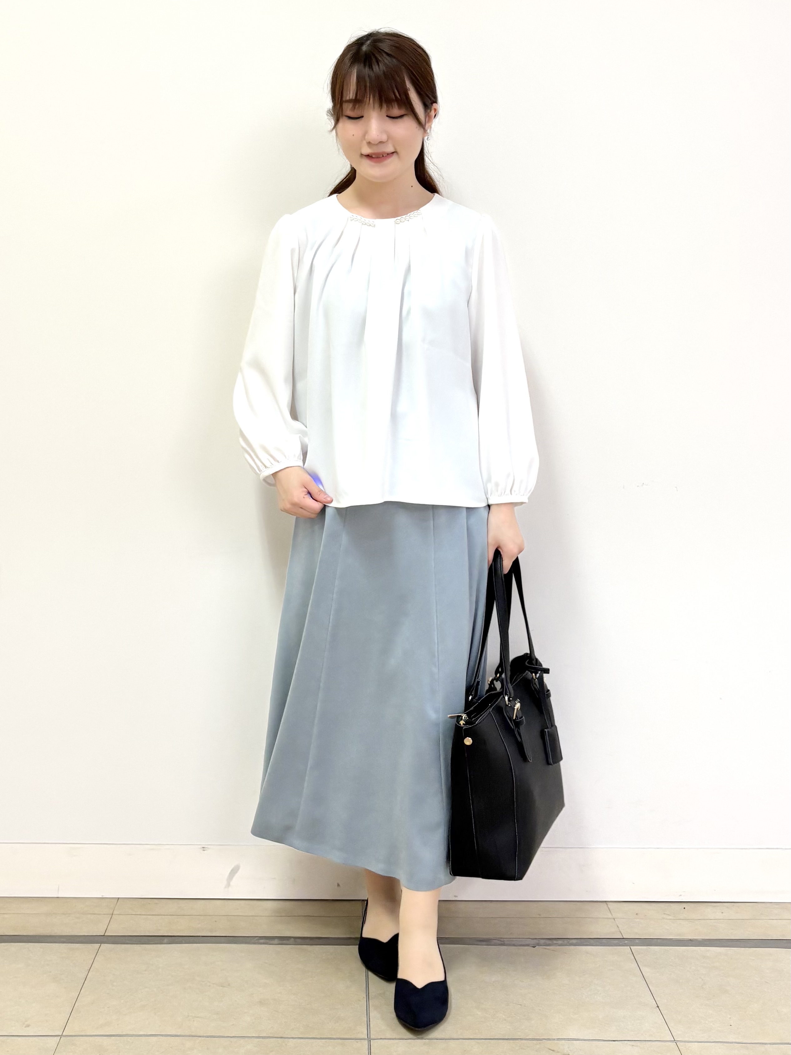 mikiさんの「Reflect｜【SS-4Lサイズ／通勤／セレモニー】パール調ボタンブラウス」を使ったコーディネート