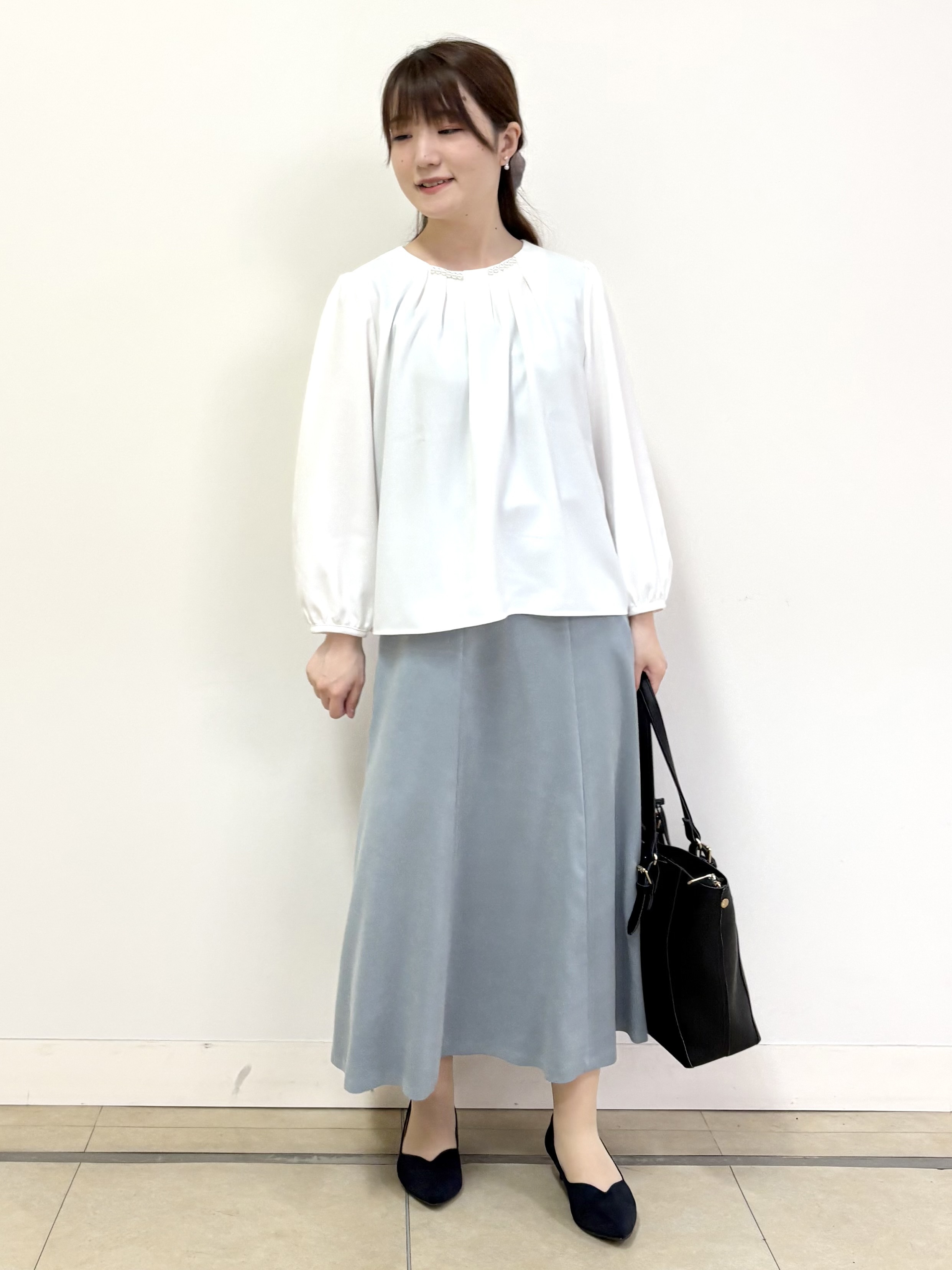 mikiさんの「Reflect｜【SS-4Lサイズ／通勤／セレモニー】パール調ボタンブラウス」を使ったコーディネート