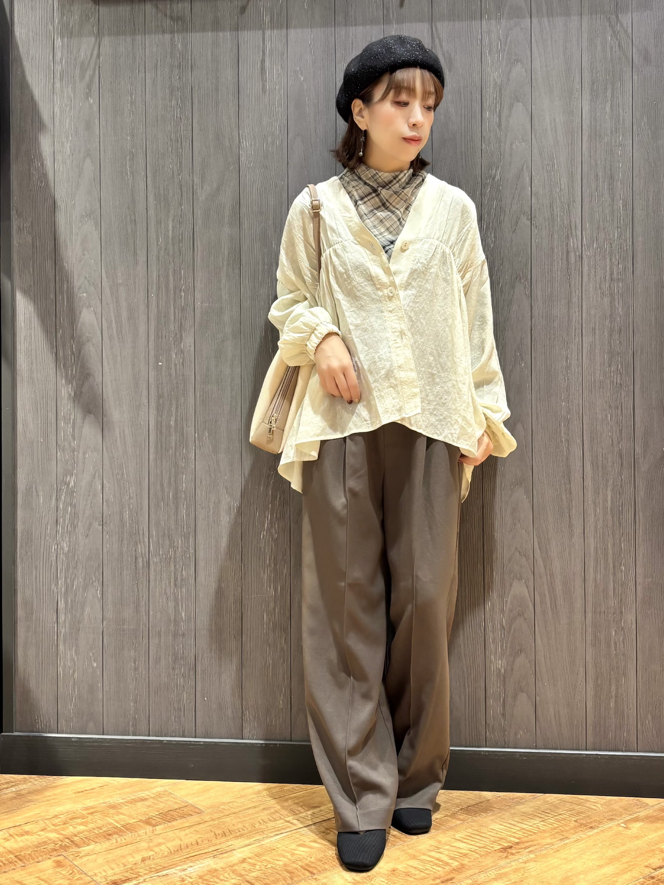 meiさんの「SHOO･LA･RUE｜【S-LL/洗濯機可】着痩せシルエット シャーリングシャツカーディガン」を使ったコーディネート