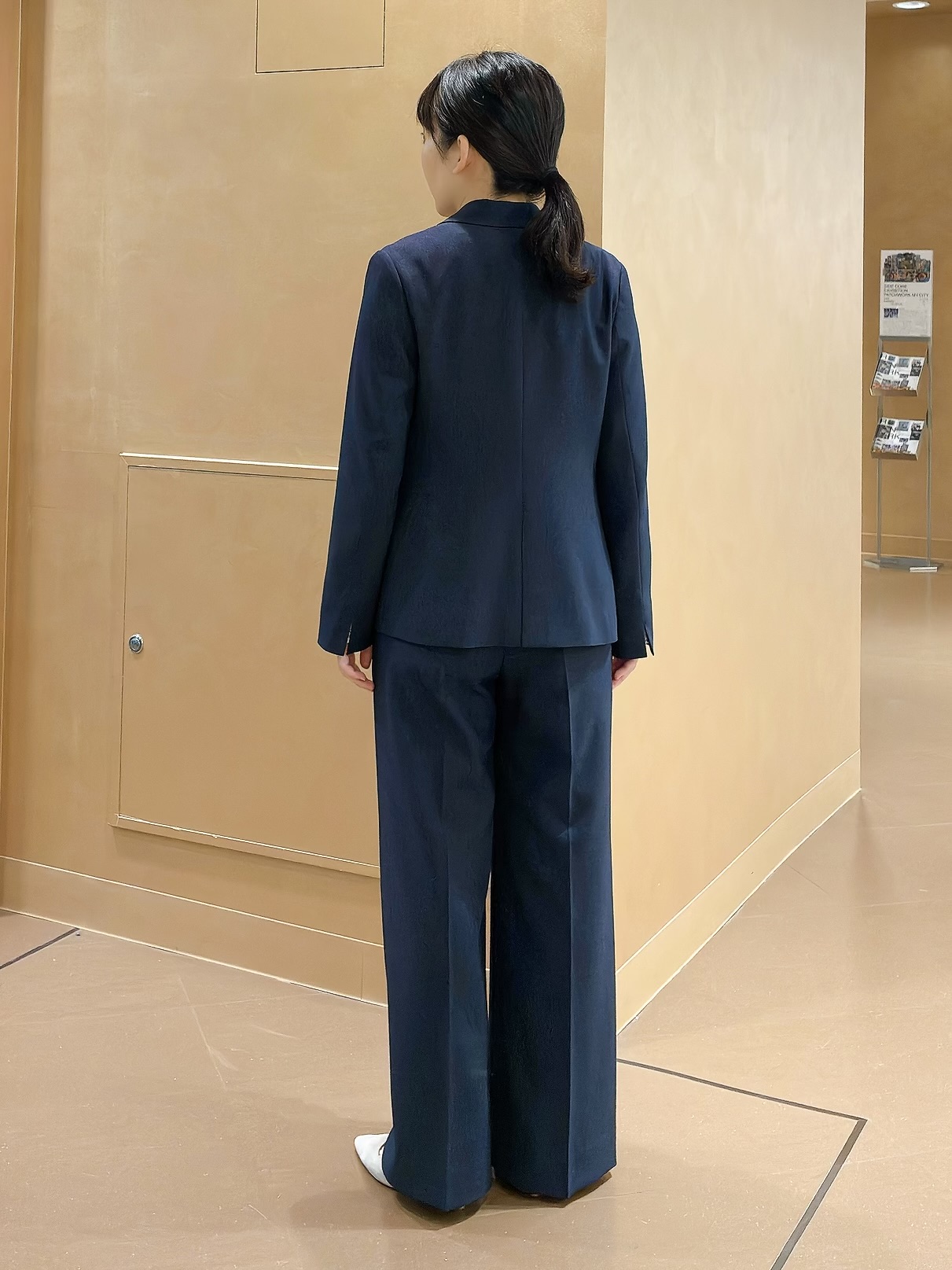 hattoriさんの「INDIVI｜【洗える／通勤／スーツ】メランジストレッチ ワイドパンツ」を使ったコーディネート