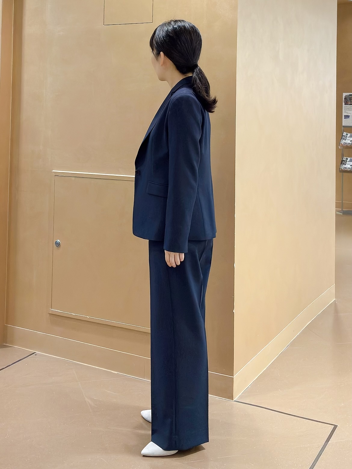hattoriさんの「INDIVI｜【洗える／通勤／スーツ】メランジストレッチ ワイドパンツ」を使ったコーディネート