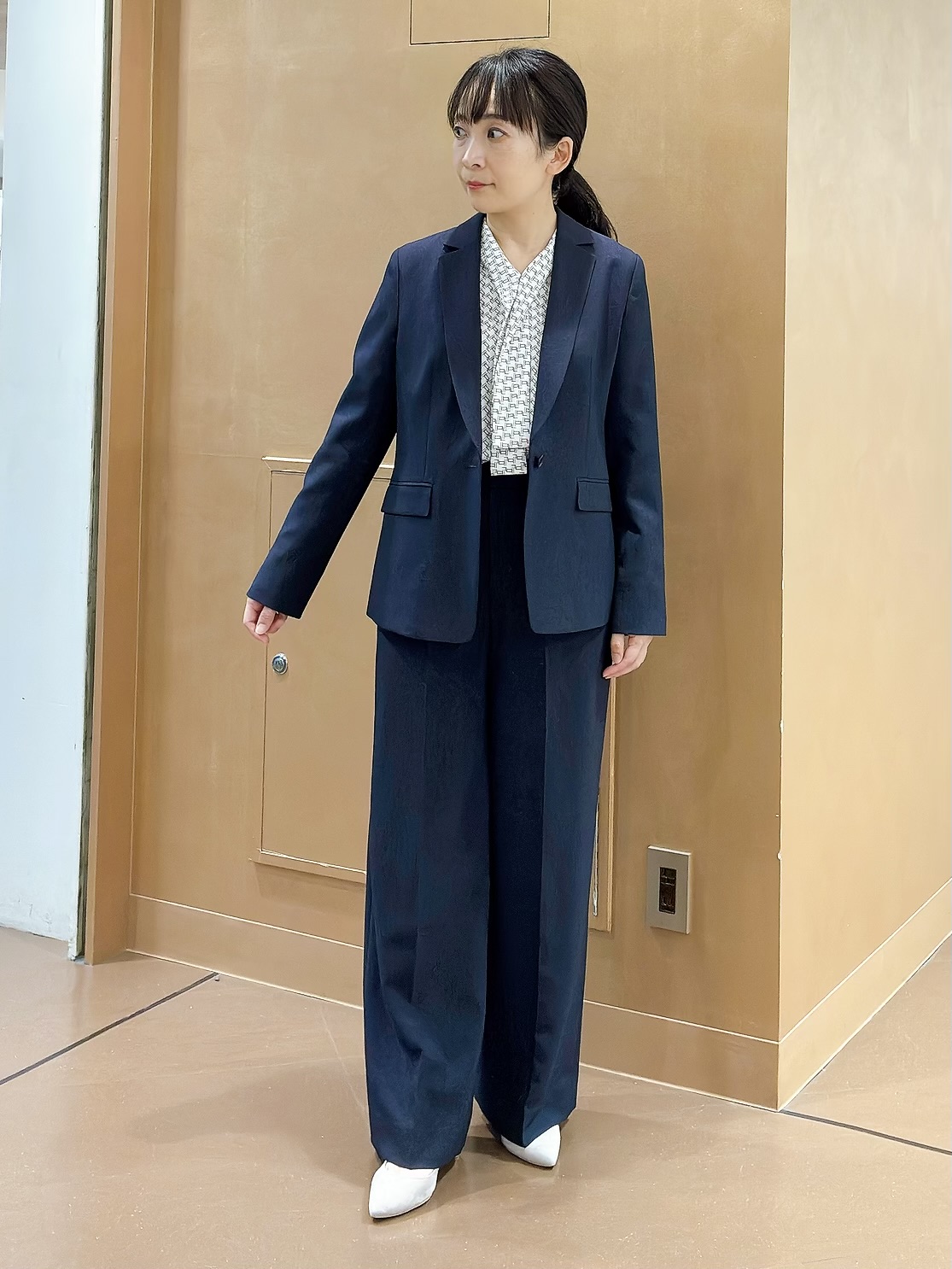 hattoriさんの「INDIVI｜【洗える／通勤／スーツ】メランジストレッチ ワイドパンツ」を使ったコーディネート