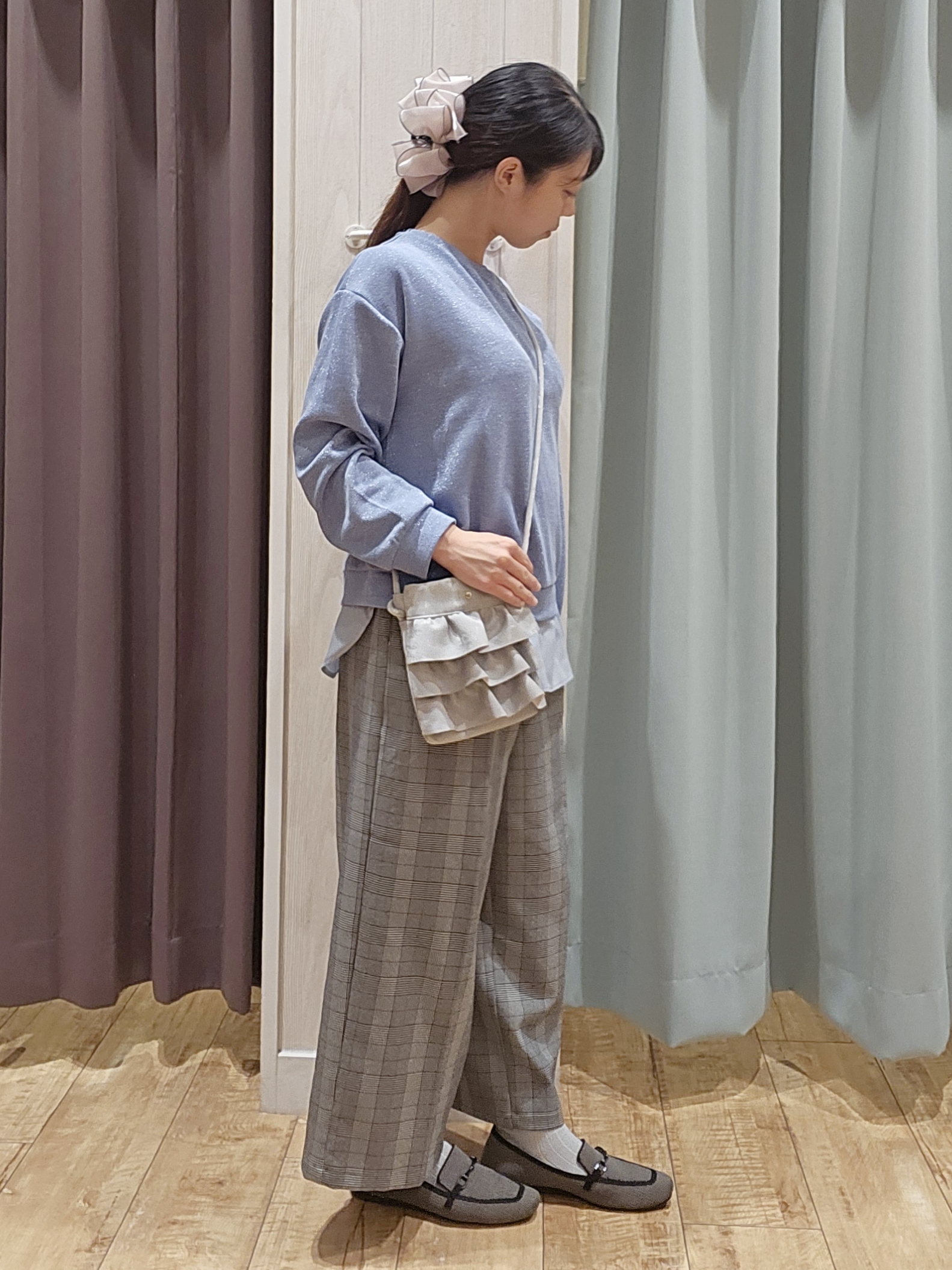 miyaさんの「SHOO･LA･RUE｜【S-LL/洗濯機可/体型カバー】インせず着られる レイヤード風 ラメ入りトップス」を使ったコーディネート