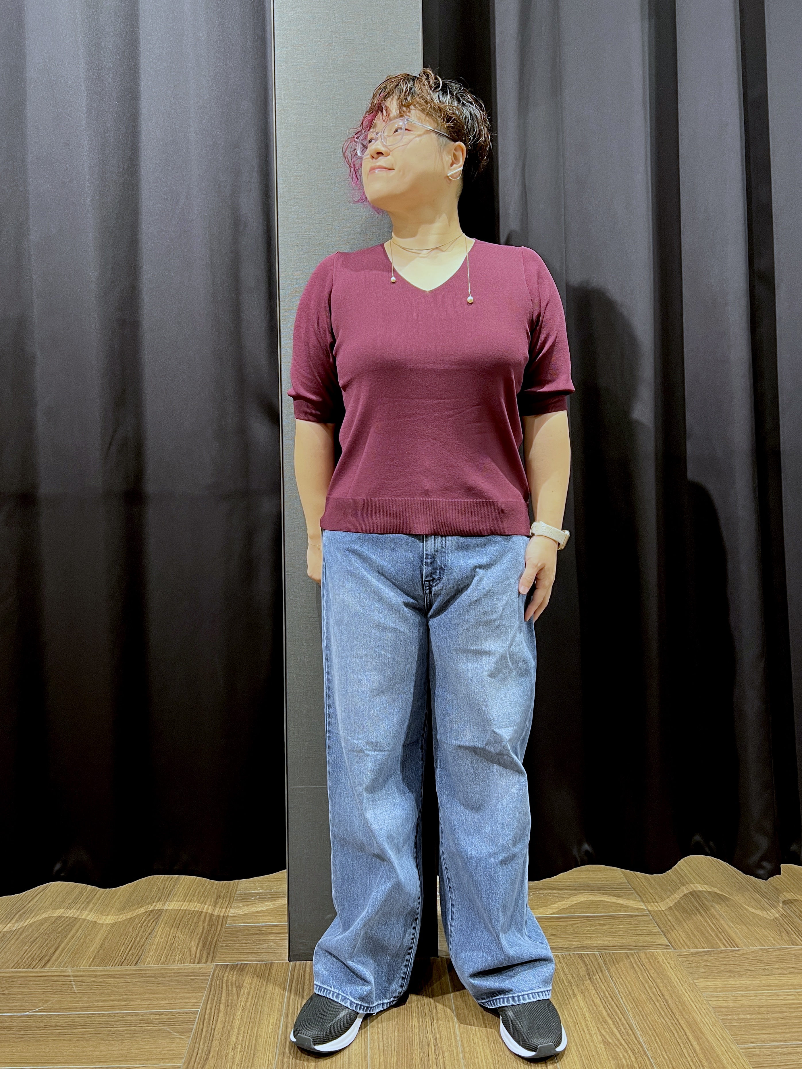 OKMKさんの「THE SHOP TK｜【秋始めにちょうどいい/毛玉防止】すっきりVネック秋色6分袖ニット」を使ったコーディネート