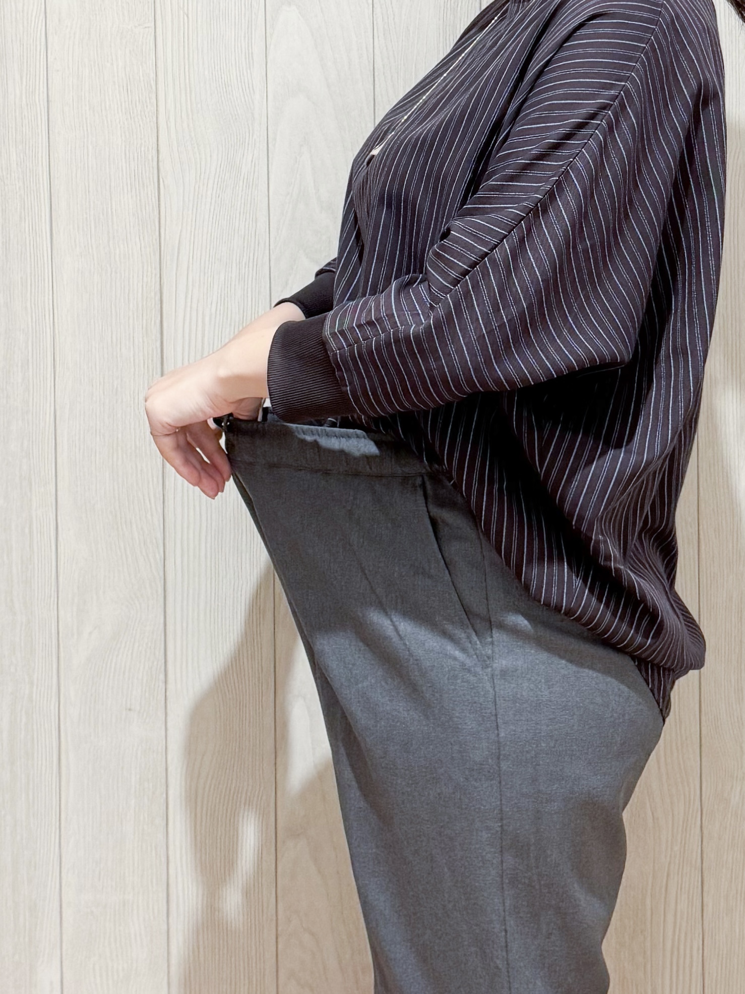 愛さんの「SHOO･LA･RUE｜【着丈選べる/洗濯後しわになりにくい】インせず着られる ドルマンブラウス」を使ったコーディネート