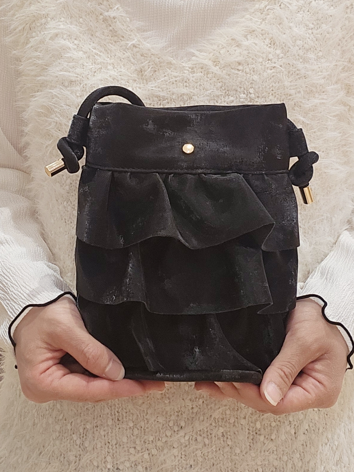 miyaさんの「SHOO･LA･RUE｜【洗濯機可】重ねるだけで華やかに。ポンポンシャギーベスト」を使ったコーディネート