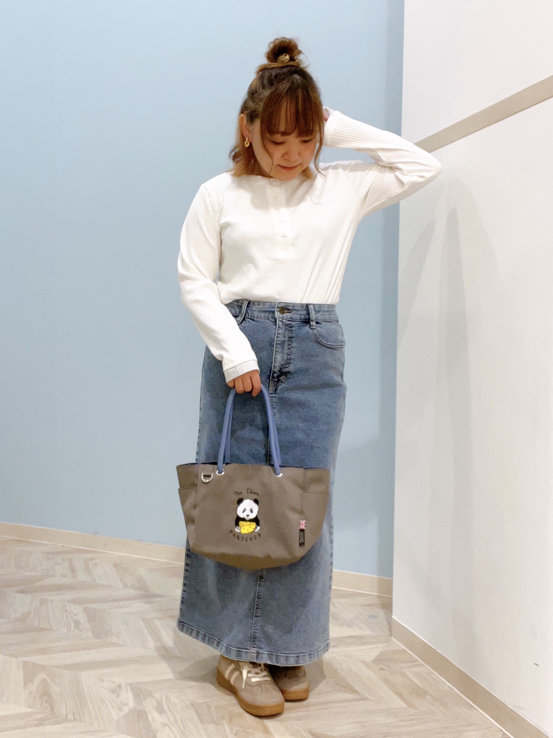 kitaさんの「SHOO･LA･RUE｜【S-LL/洗濯機可】なめらかさが心地いい。スエード調ポケットシャツ」を使ったコーディネート