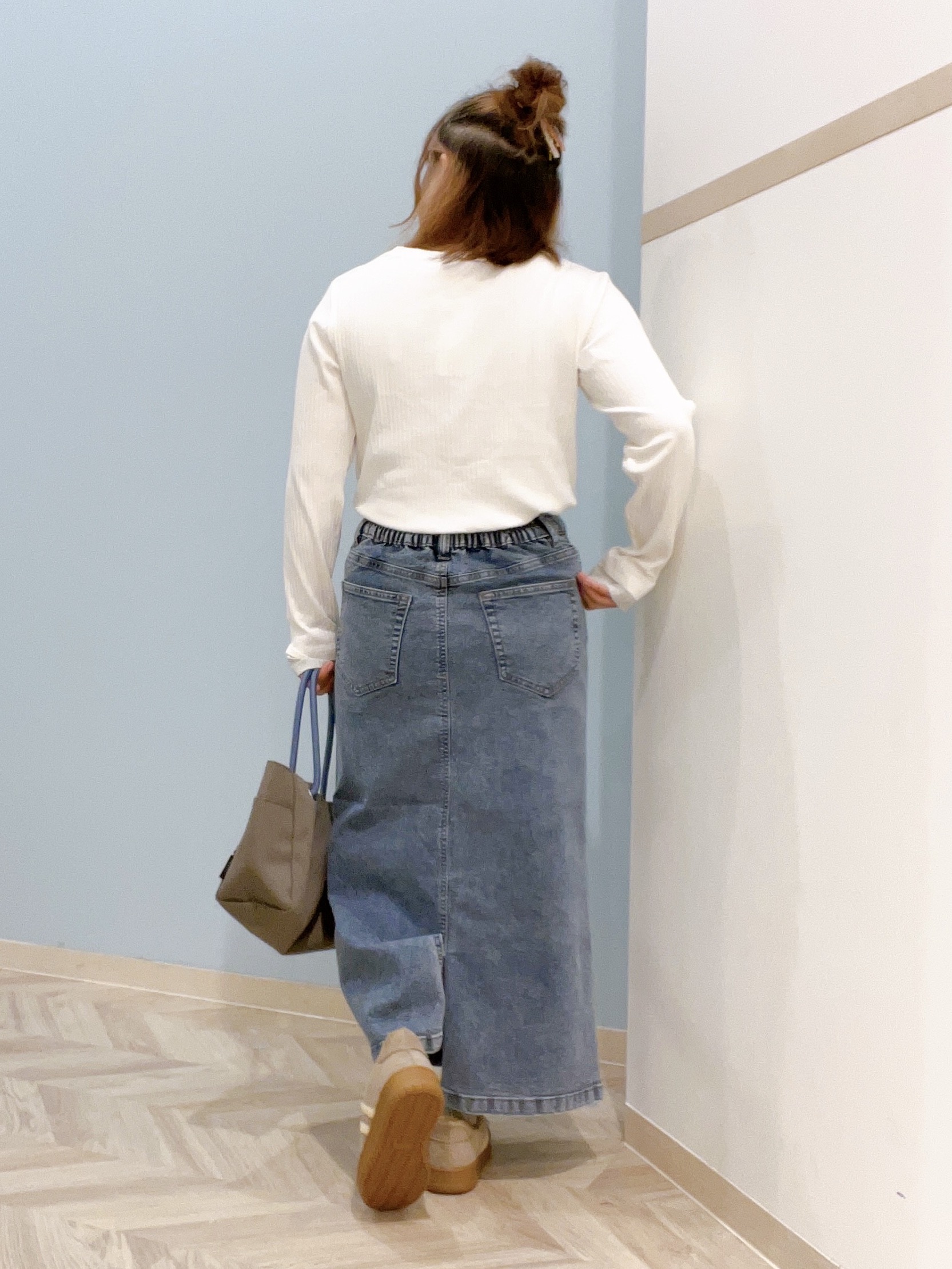 kitaさんの「SHOO･LA･RUE｜【S-LL/洗濯機可】なめらかさが心地いい。スエード調ポケットシャツ」を使ったコーディネート