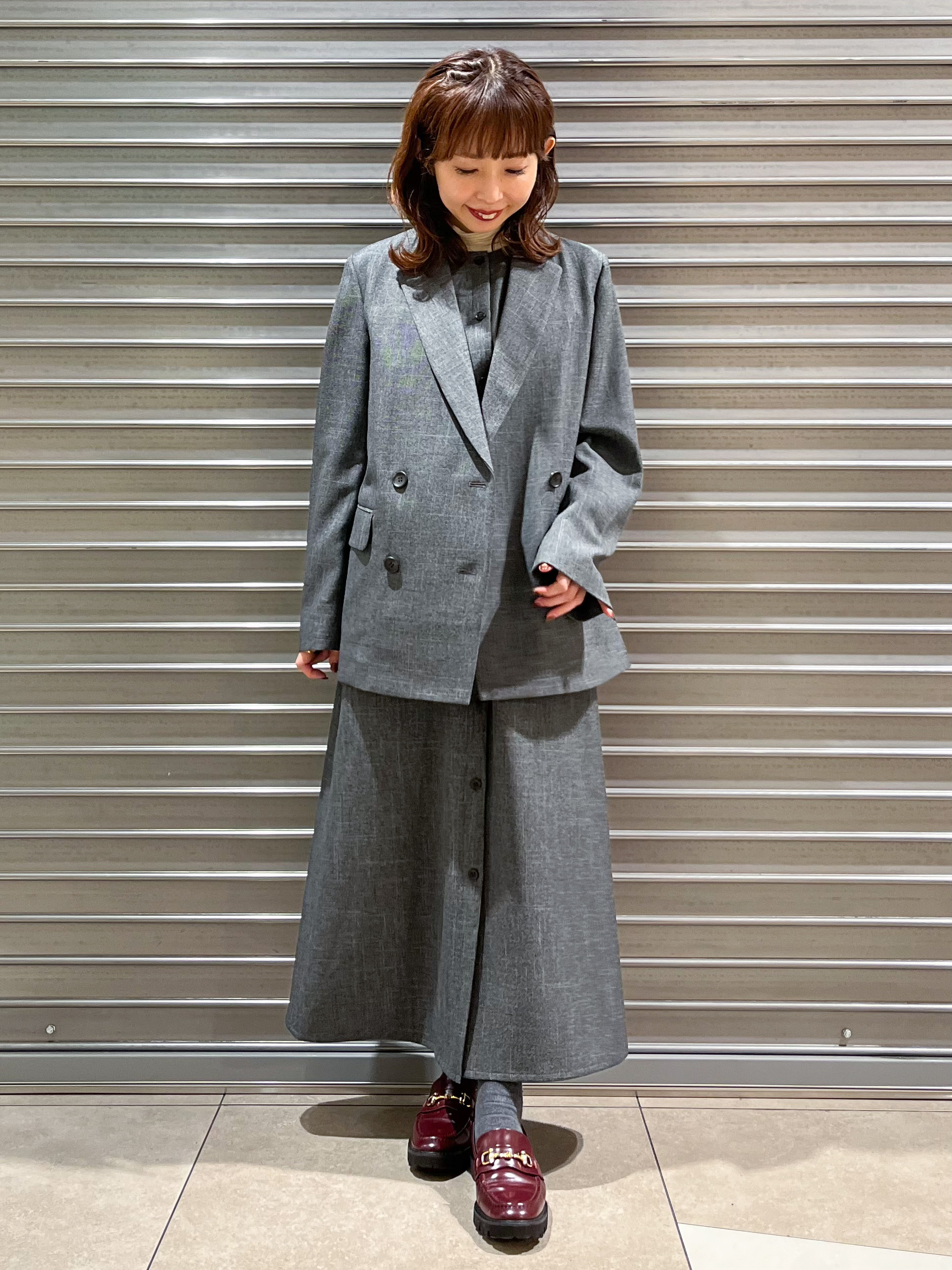 じゅんさんの「DRESSTERIOR｜【防しわ/吸水速乾/UVカット】シャークスキン ラフジャケット」を使ったコーディネート