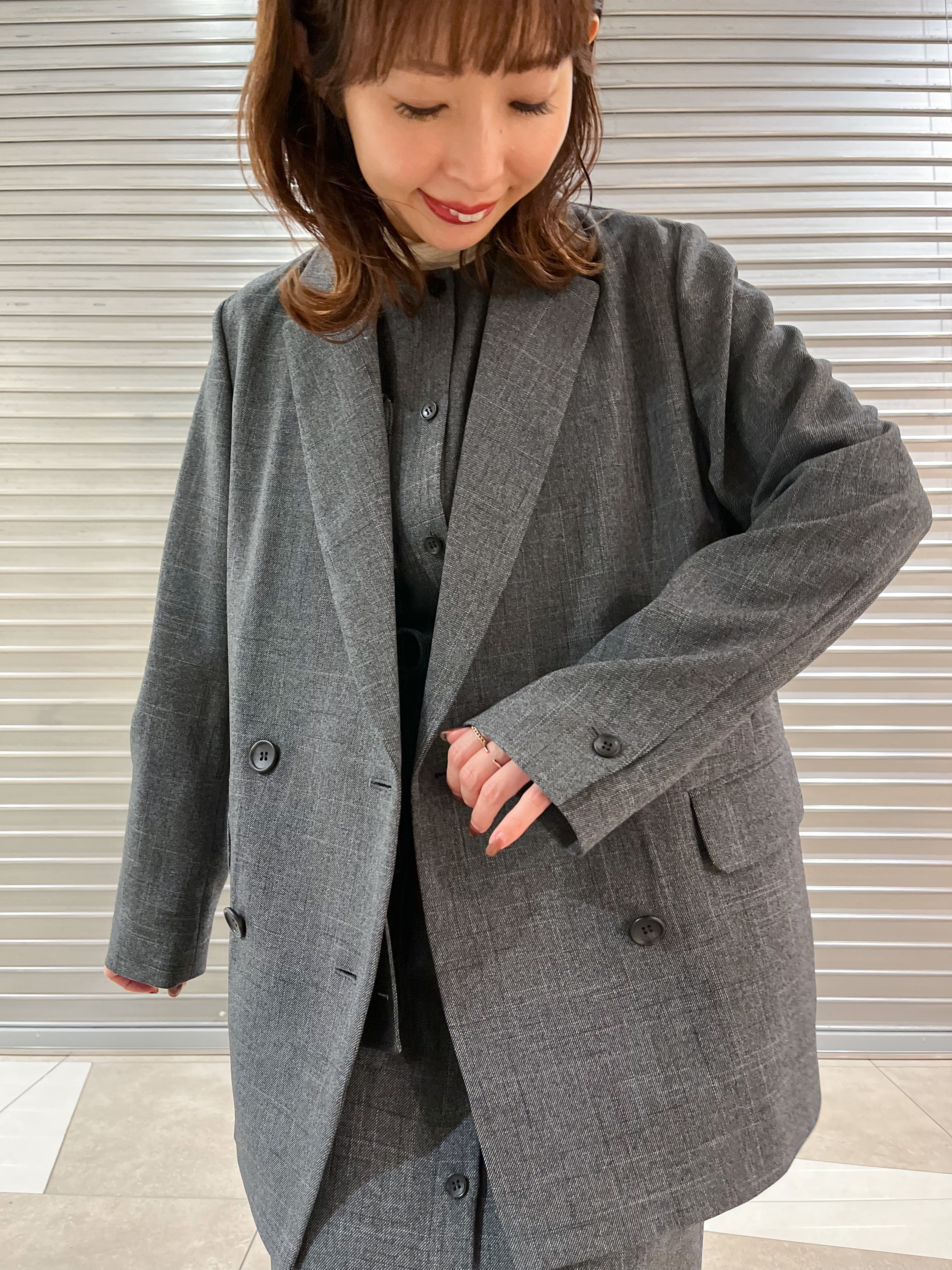 じゅんさんの「DRESSTERIOR｜【防しわ/吸水速乾/UVカット】シャークスキン ラフジャケット」を使ったコーディネート