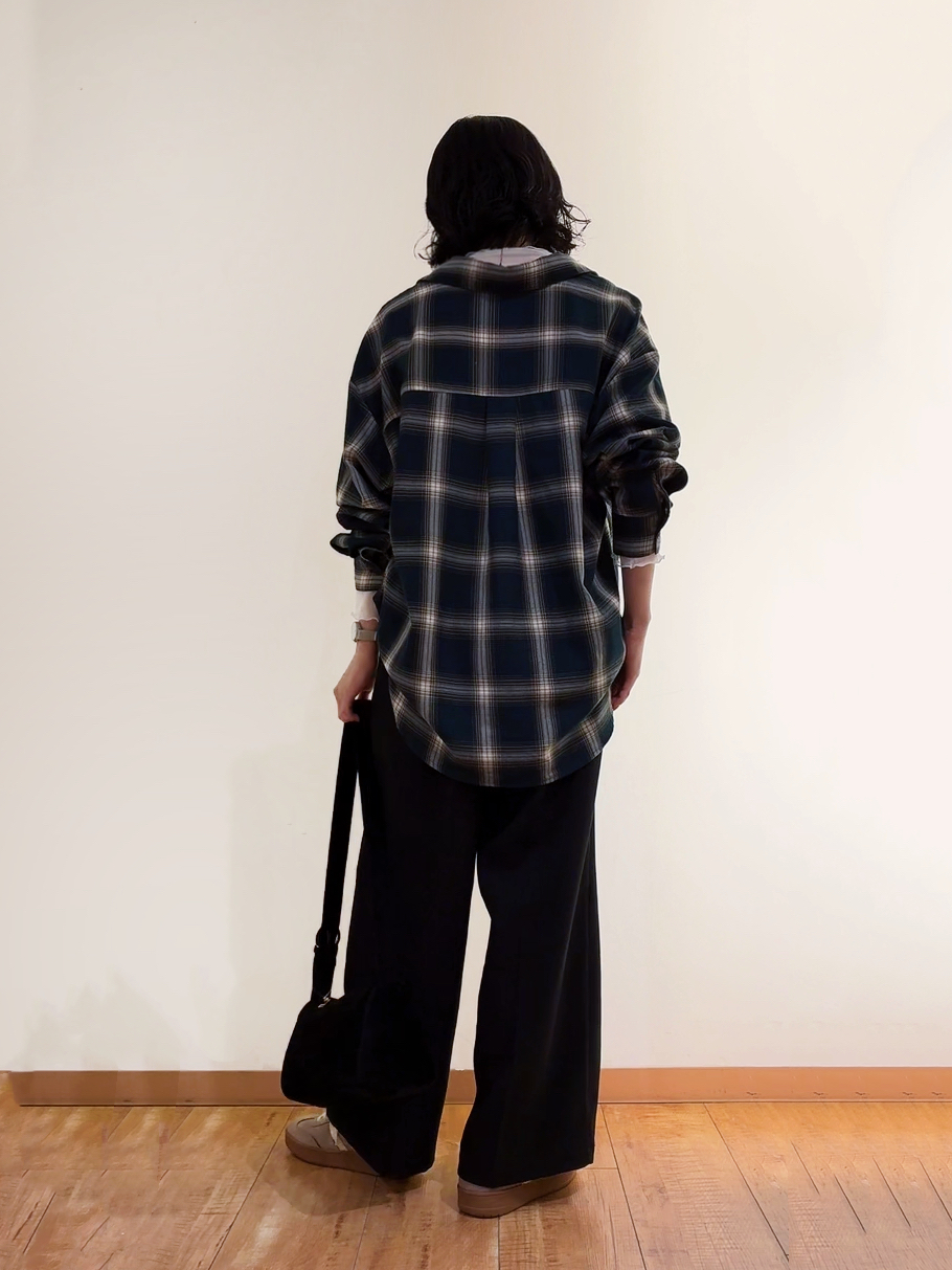 itoさんの「SHOO･LA･RUE｜【洗濯後しわになりにくい/S-LL】気分で選ぶ 大人のデイリー使いに ベーシックシャツ」を使ったコーディネート