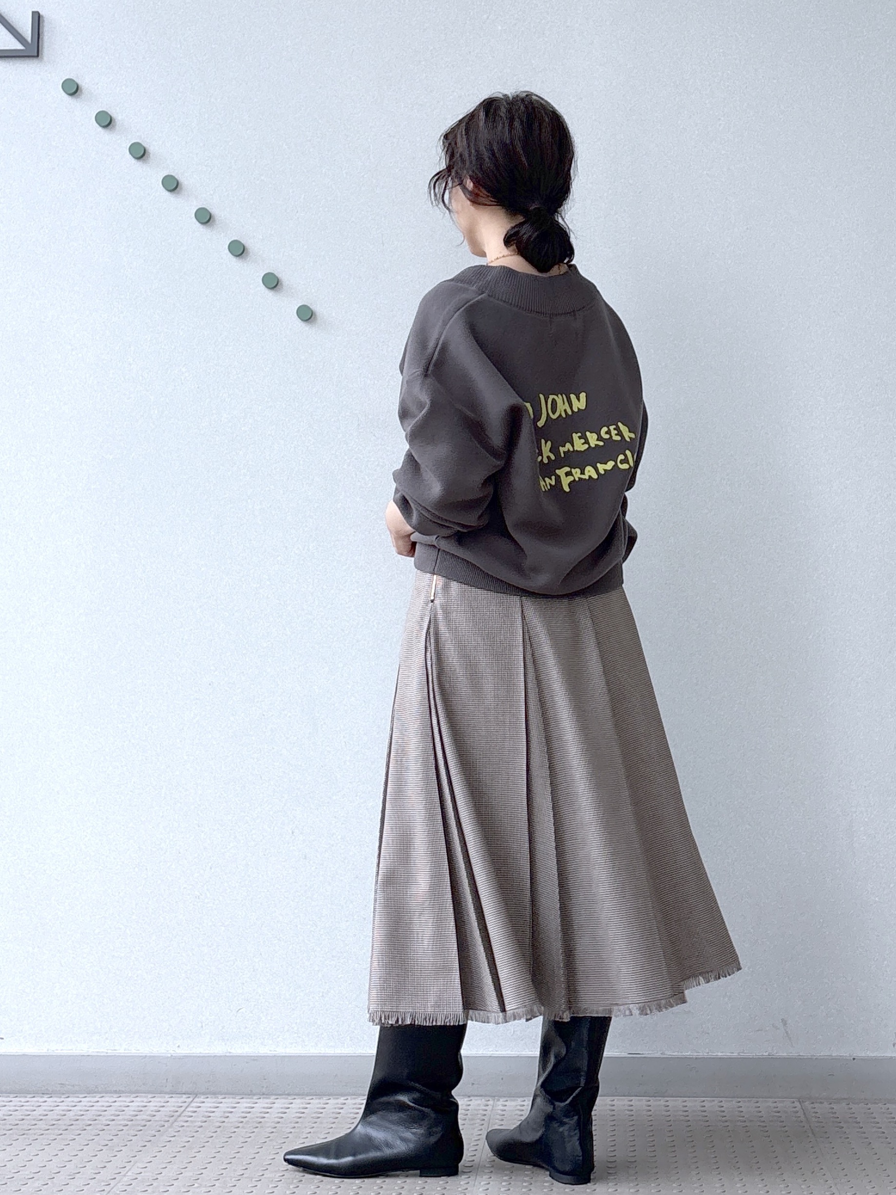 kawamuraさんの「DRESSTERIOR｜【STORY11月号掲載】ワイドプリーツガンクラブチェックスカート」を使ったコーディネート