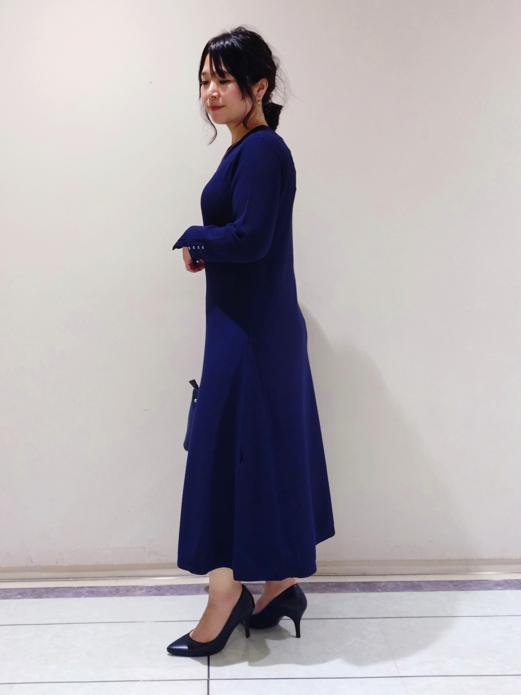 TOMOMIさんの「INDIVI｜【一着でコーデ完成！】ニットコンビ 美スタイルワンピース」を使ったコーディネート