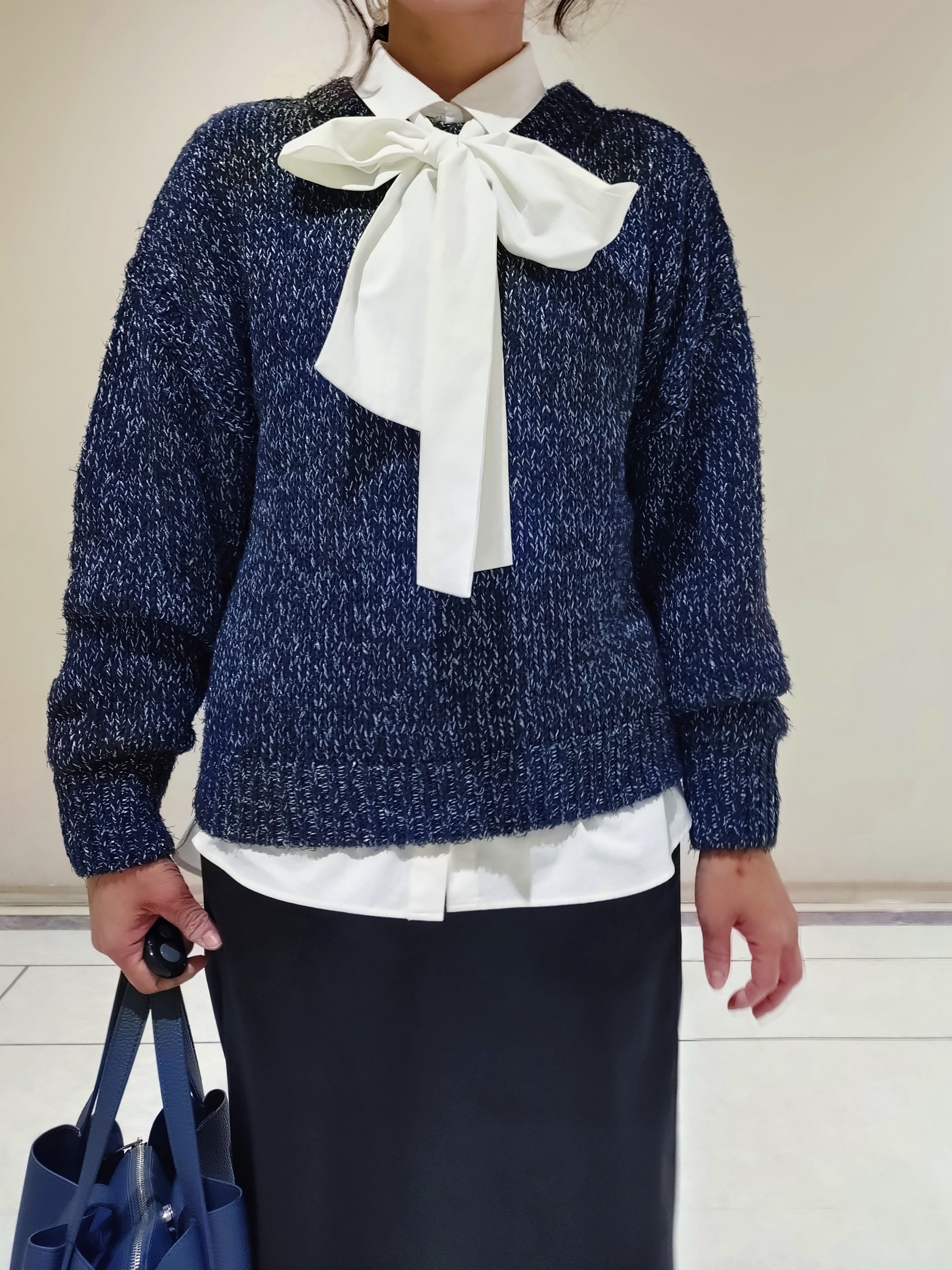 TOMOMIさんの「INDIVI｜【吸汗速乾／ストレッチ◎】サテン素材ナロースカート」を使ったコーディネート