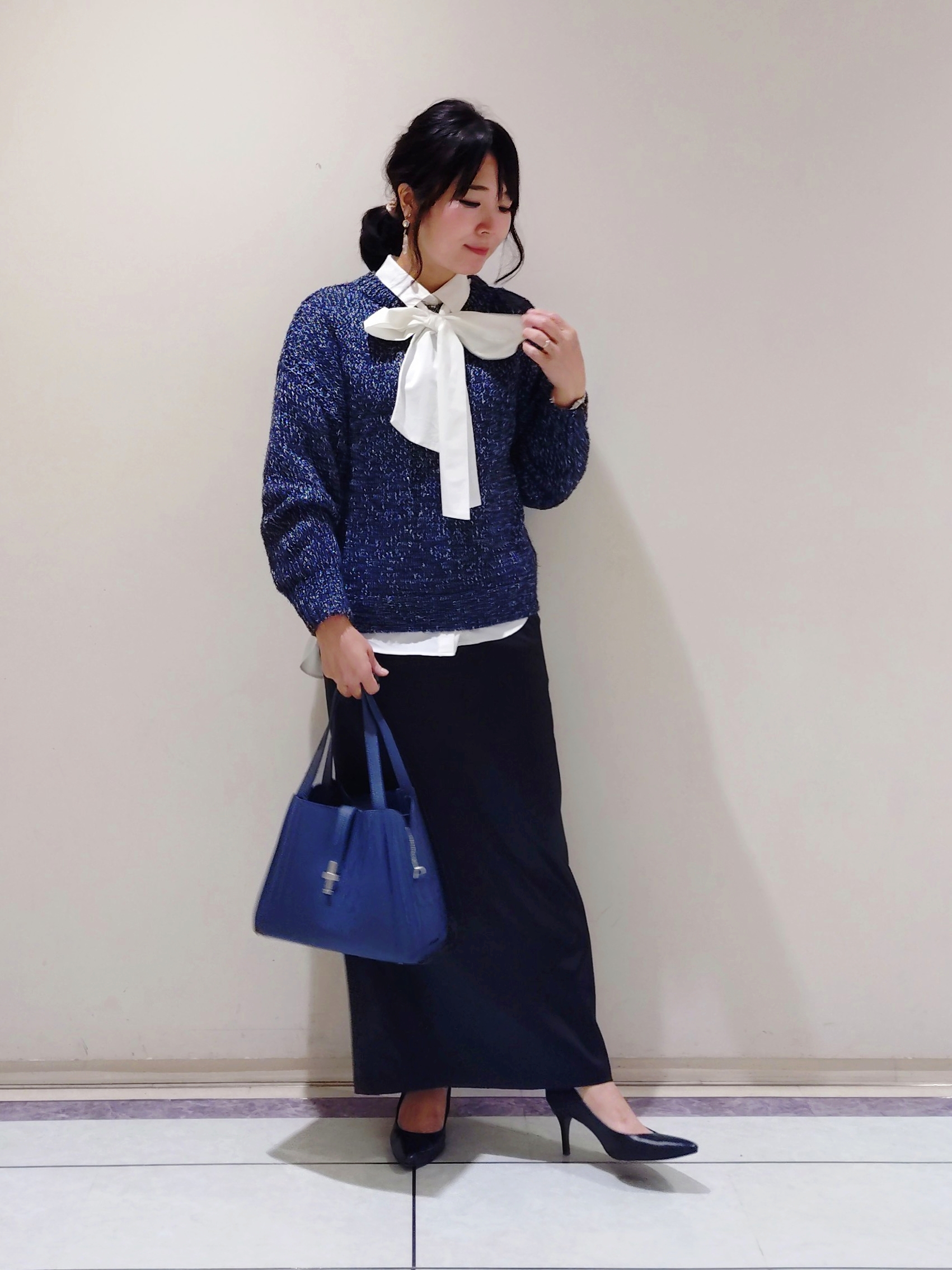 TOMOMIさんの「INDIVI｜【吸汗速乾／ストレッチ◎】サテン素材ナロースカート」を使ったコーディネート