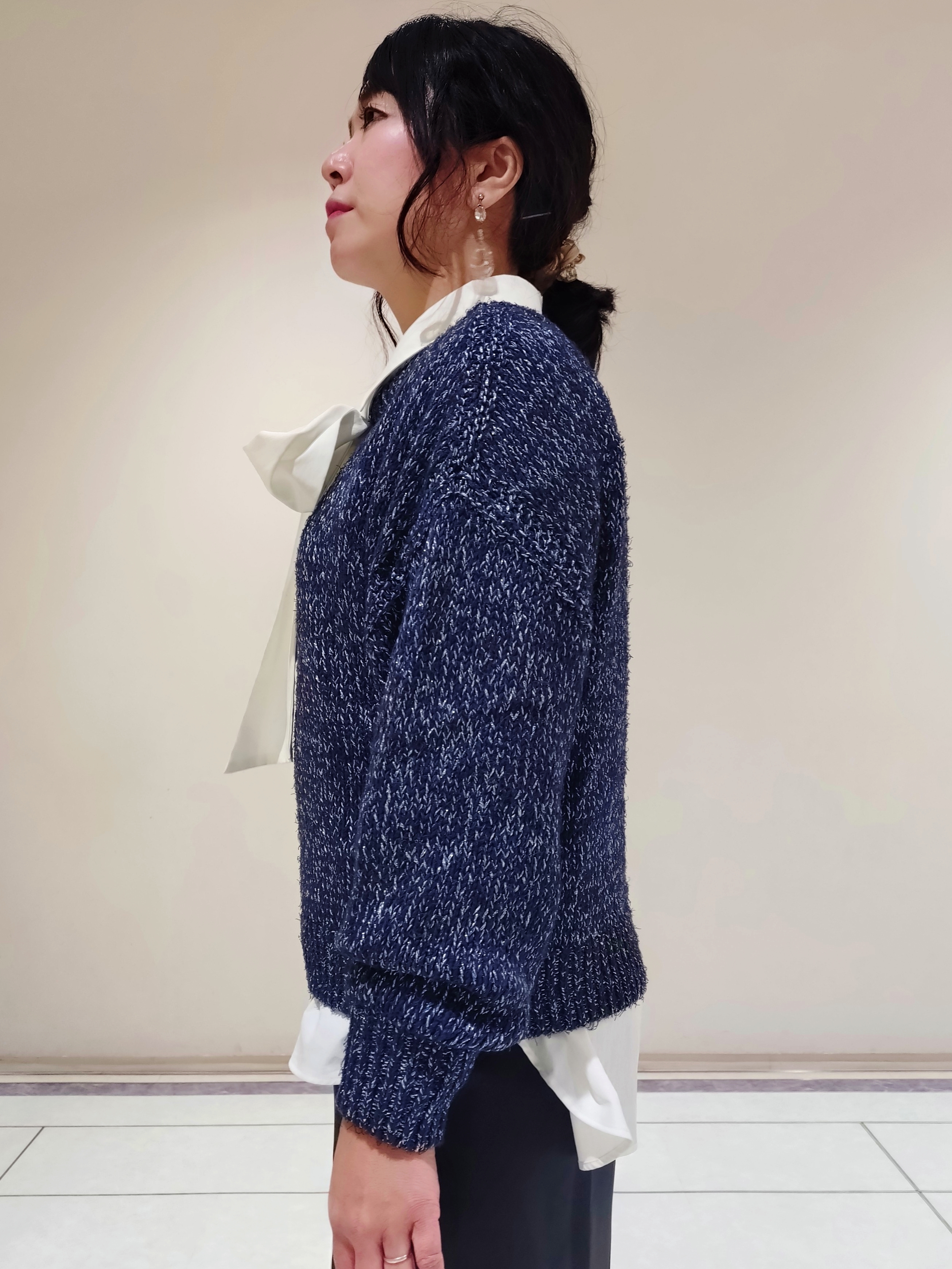 TOMOMIさんの「INDIVI｜【吸汗速乾／ストレッチ◎】サテン素材ナロースカート」を使ったコーディネート