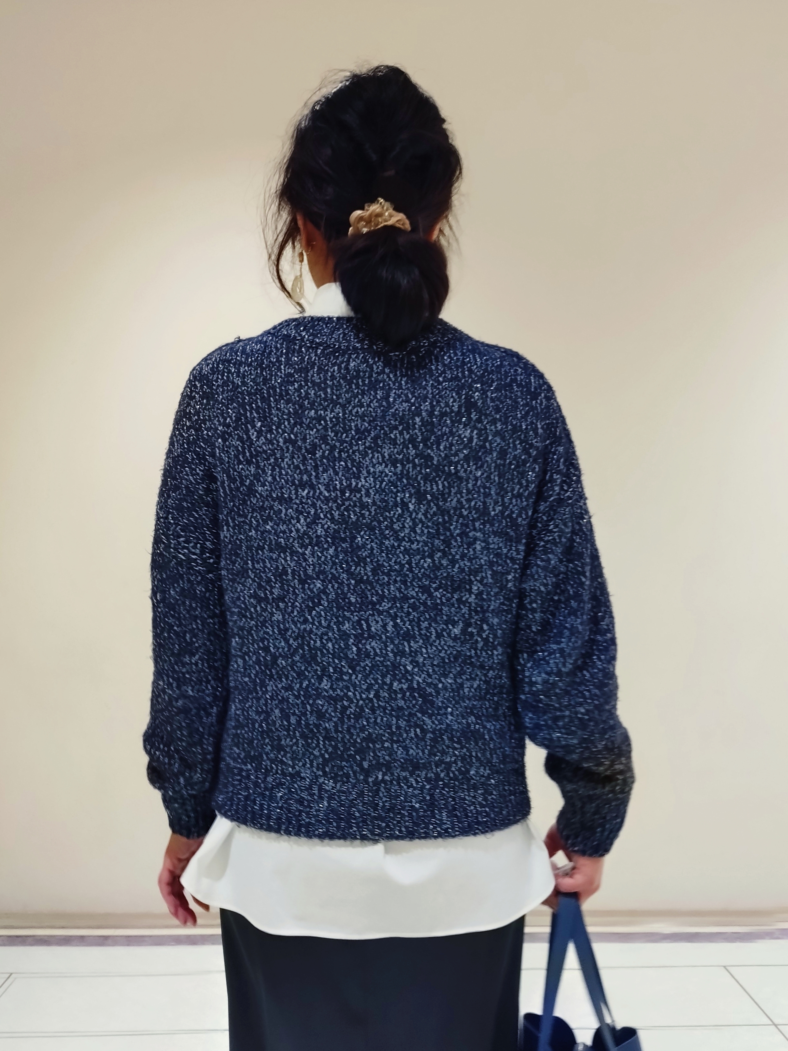 TOMOMIさんの「INDIVI｜【吸汗速乾／ストレッチ◎】サテン素材ナロースカート」を使ったコーディネート
