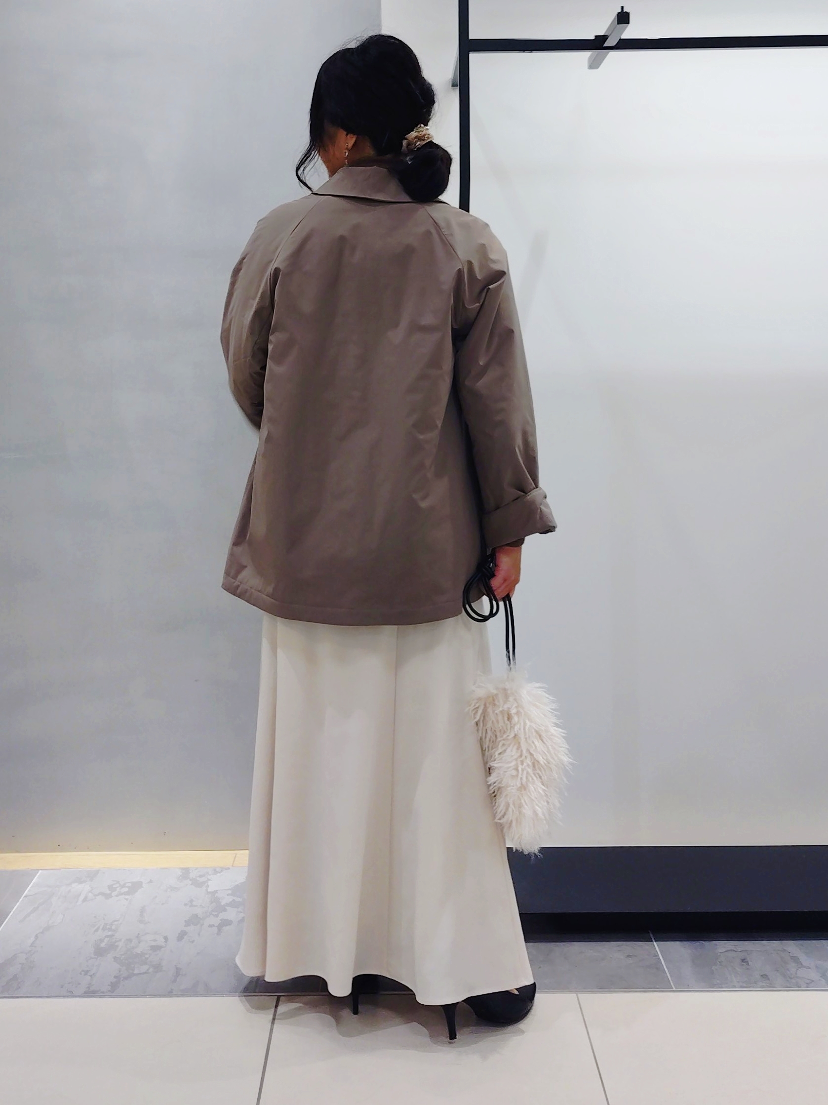 TOMOMIさんの「INDIVI｜【美シルエット】ジョーゼットサテンセミフレアスカート」を使ったコーディネート