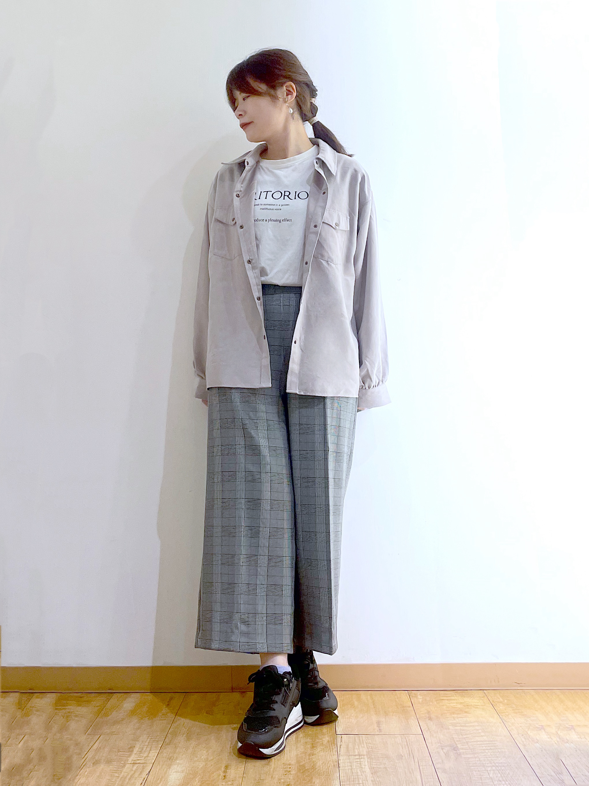かのさんの「SHOO･LA･RUE｜【S-LL/洗濯機可】なめらかさが心地いい。スエード調ポケットシャツ」を使ったコーディネート